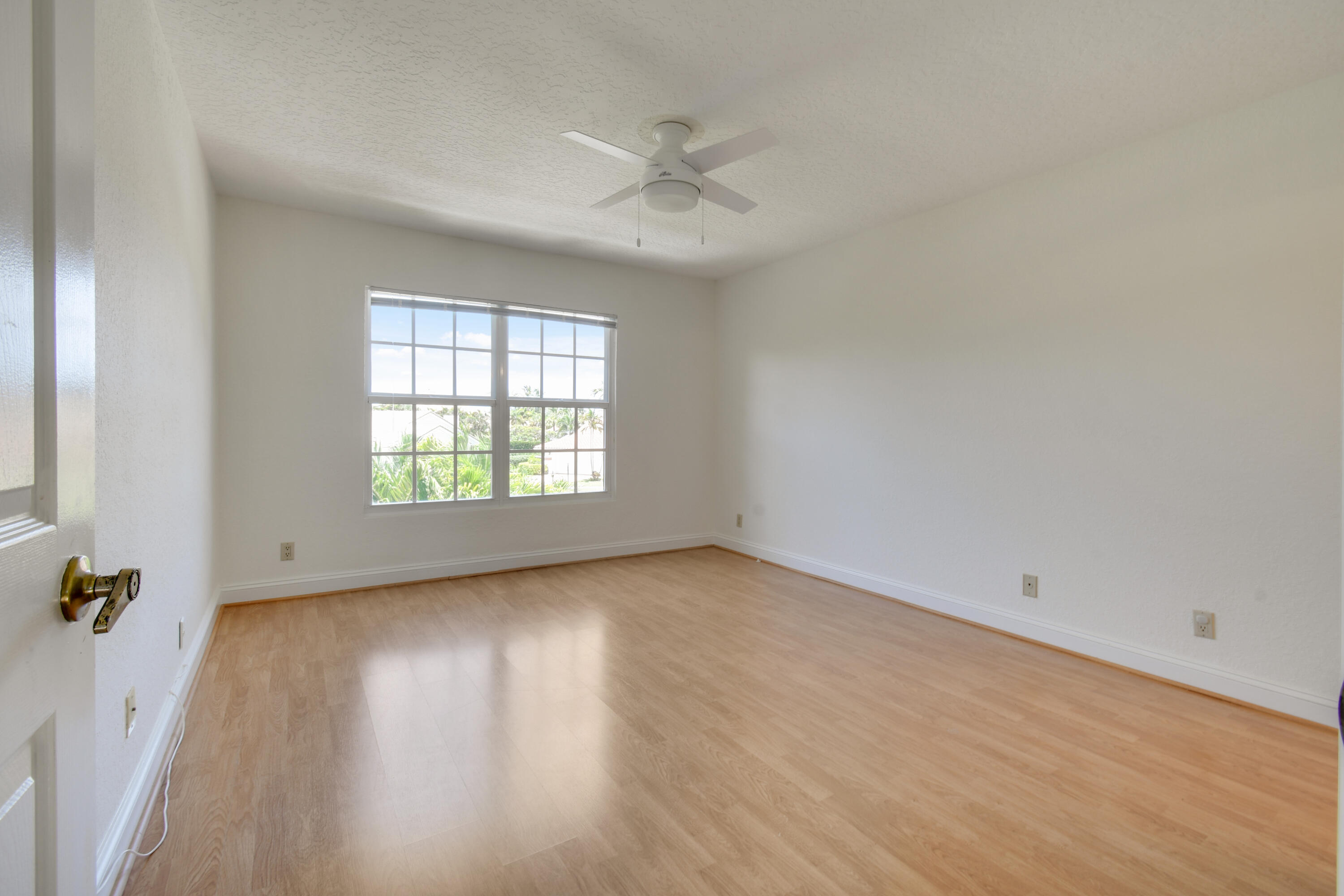 CRYSTAL POINTE 1 - Residential