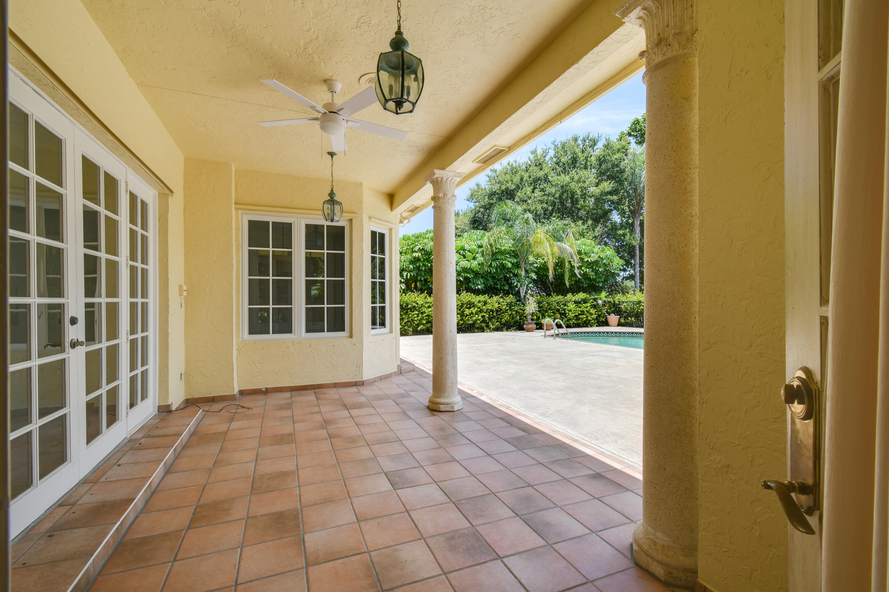 CRYSTAL POINTE 1 - Residential