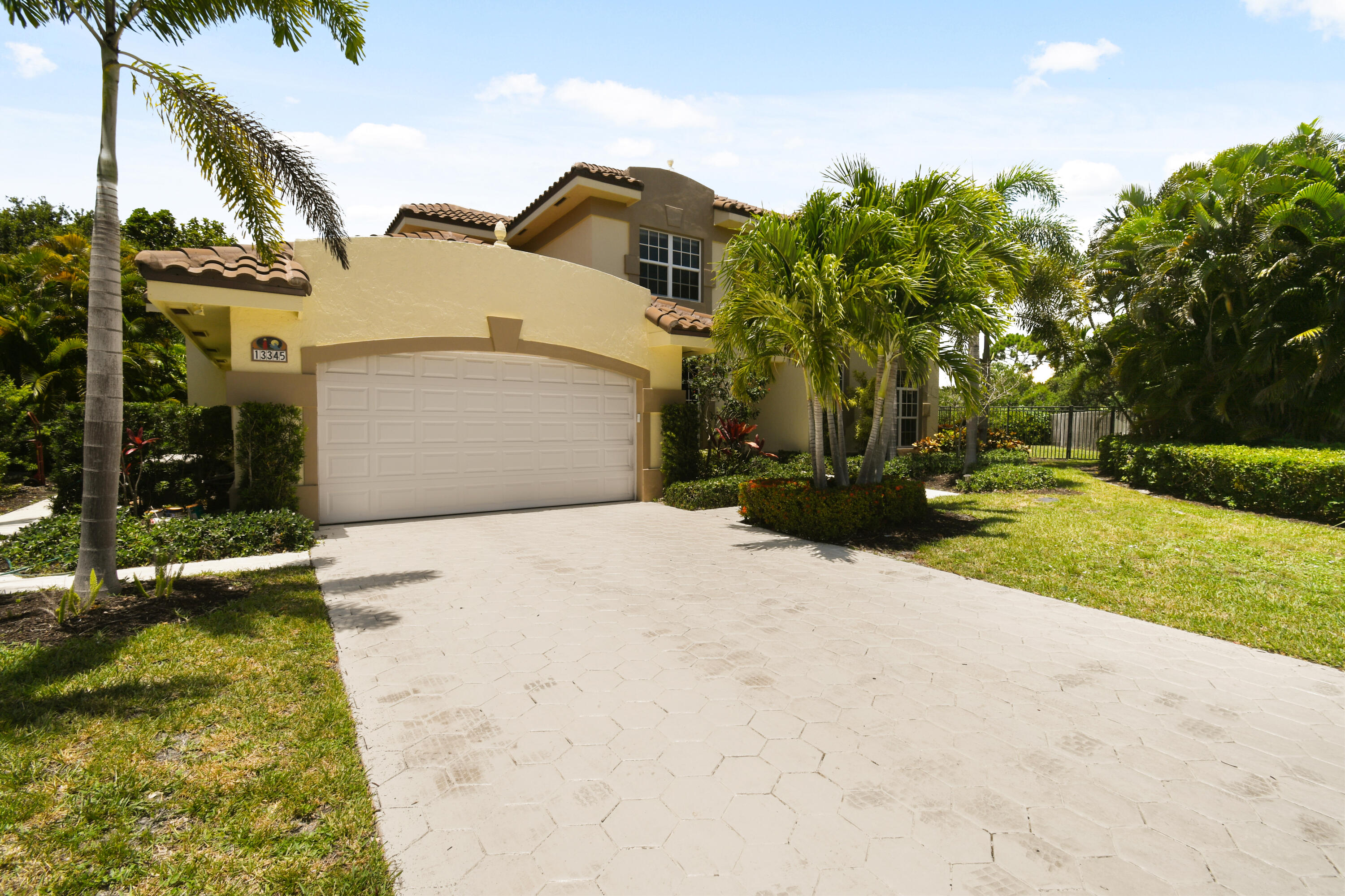 CRYSTAL POINTE 1 - Residential