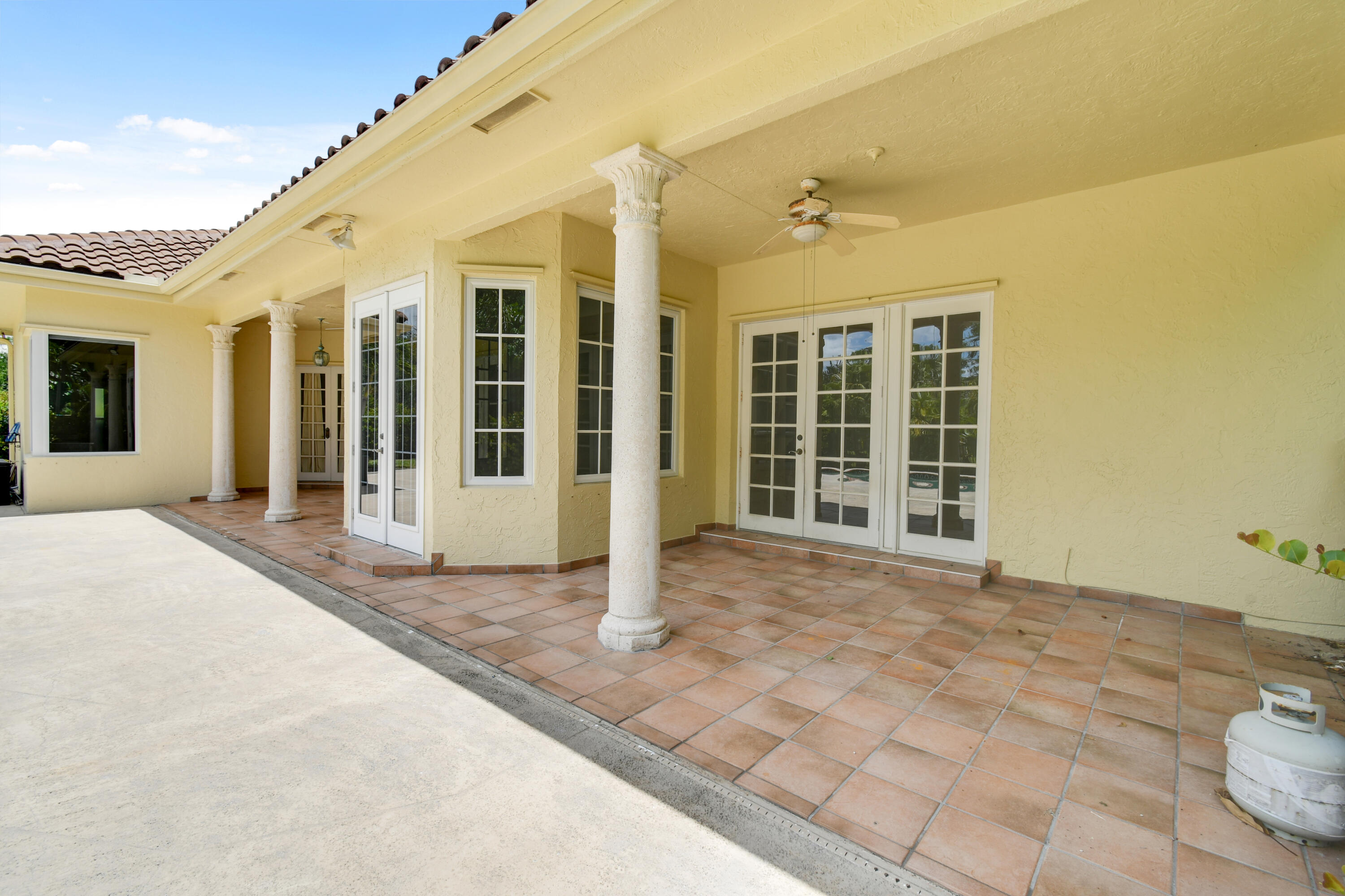 CRYSTAL POINTE 1 - Residential