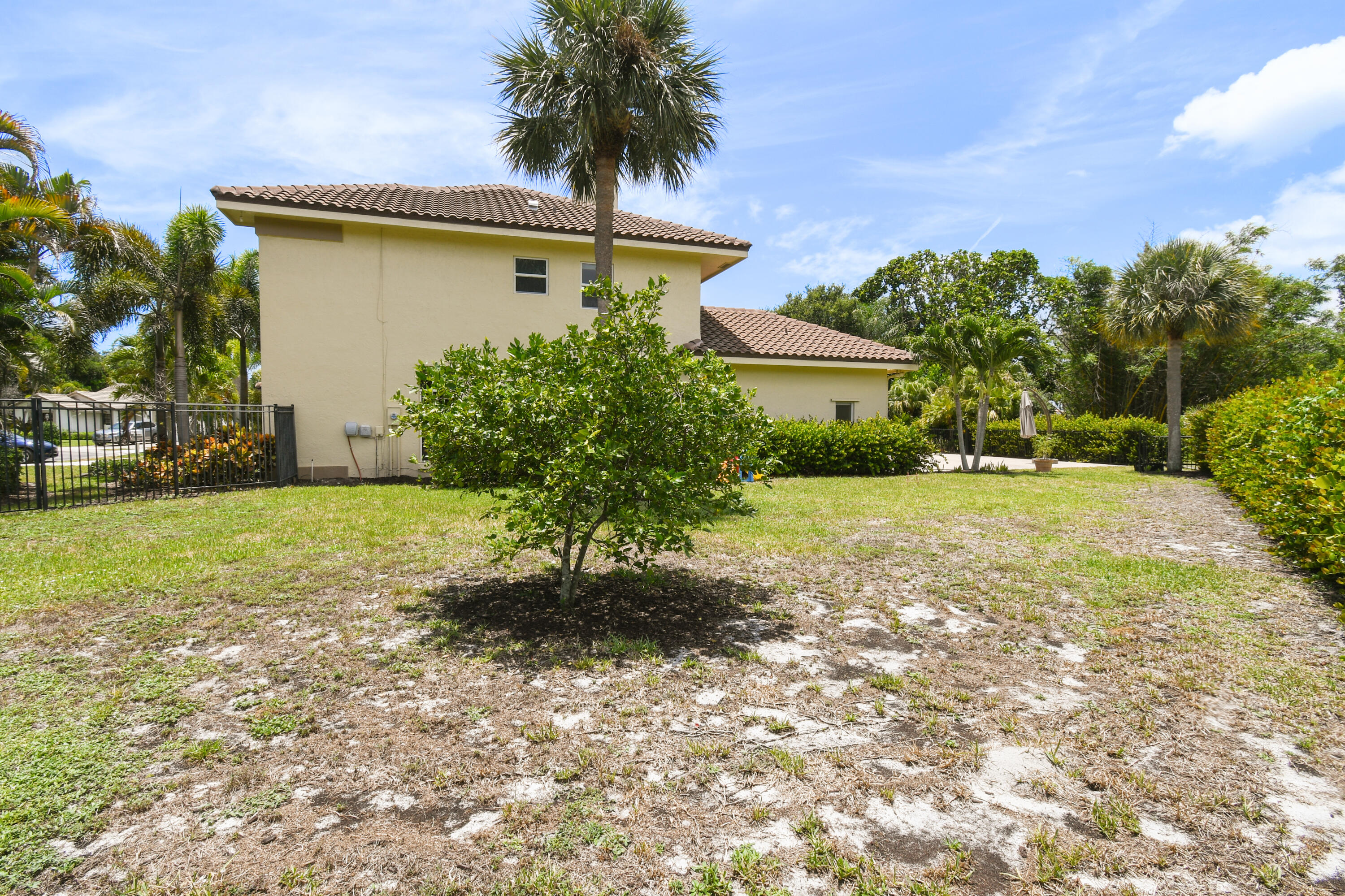 CRYSTAL POINTE 1 - Residential