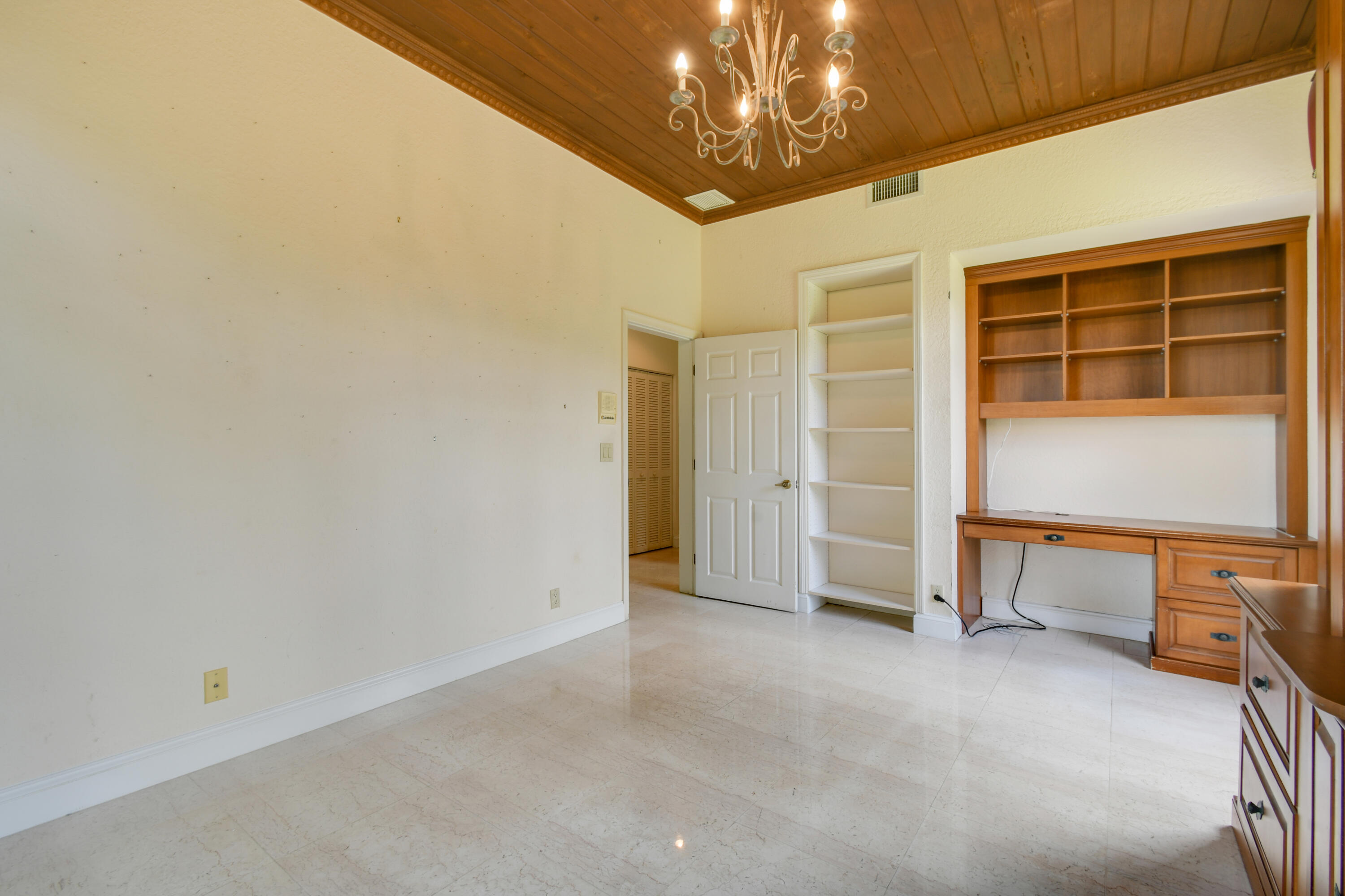 CRYSTAL POINTE 1 - Residential