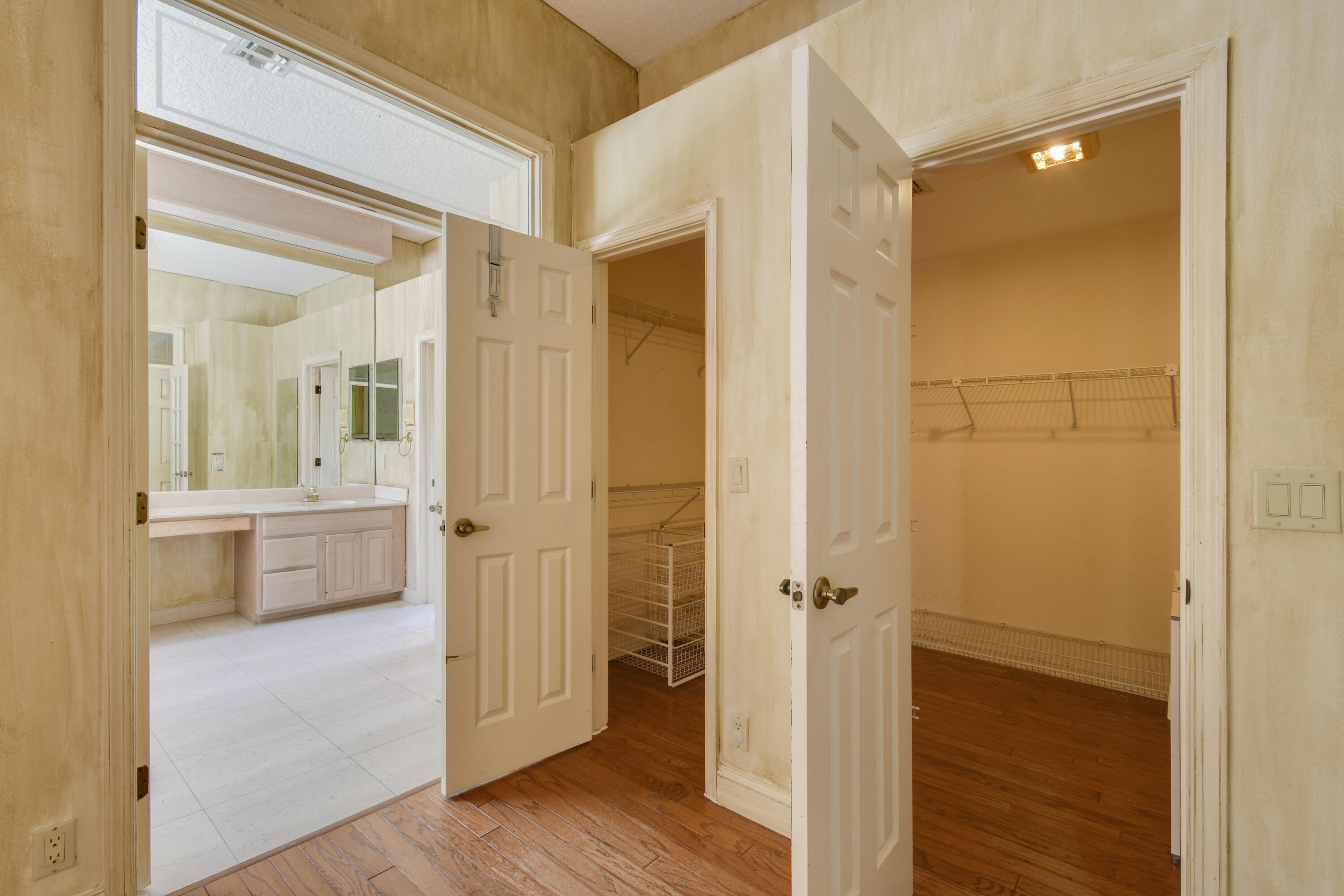 CRYSTAL POINTE 1 - Residential