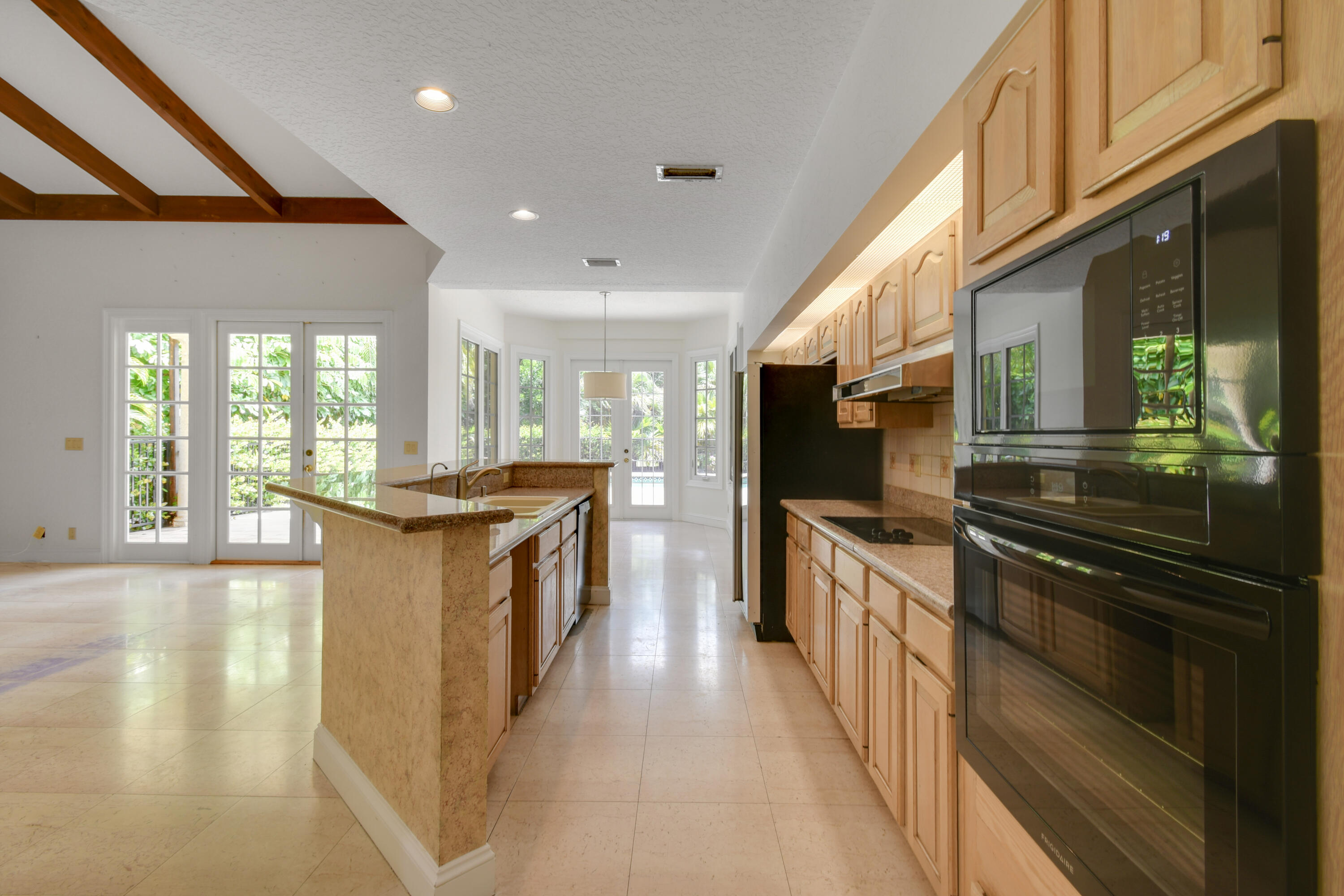 CRYSTAL POINTE 1 - Residential