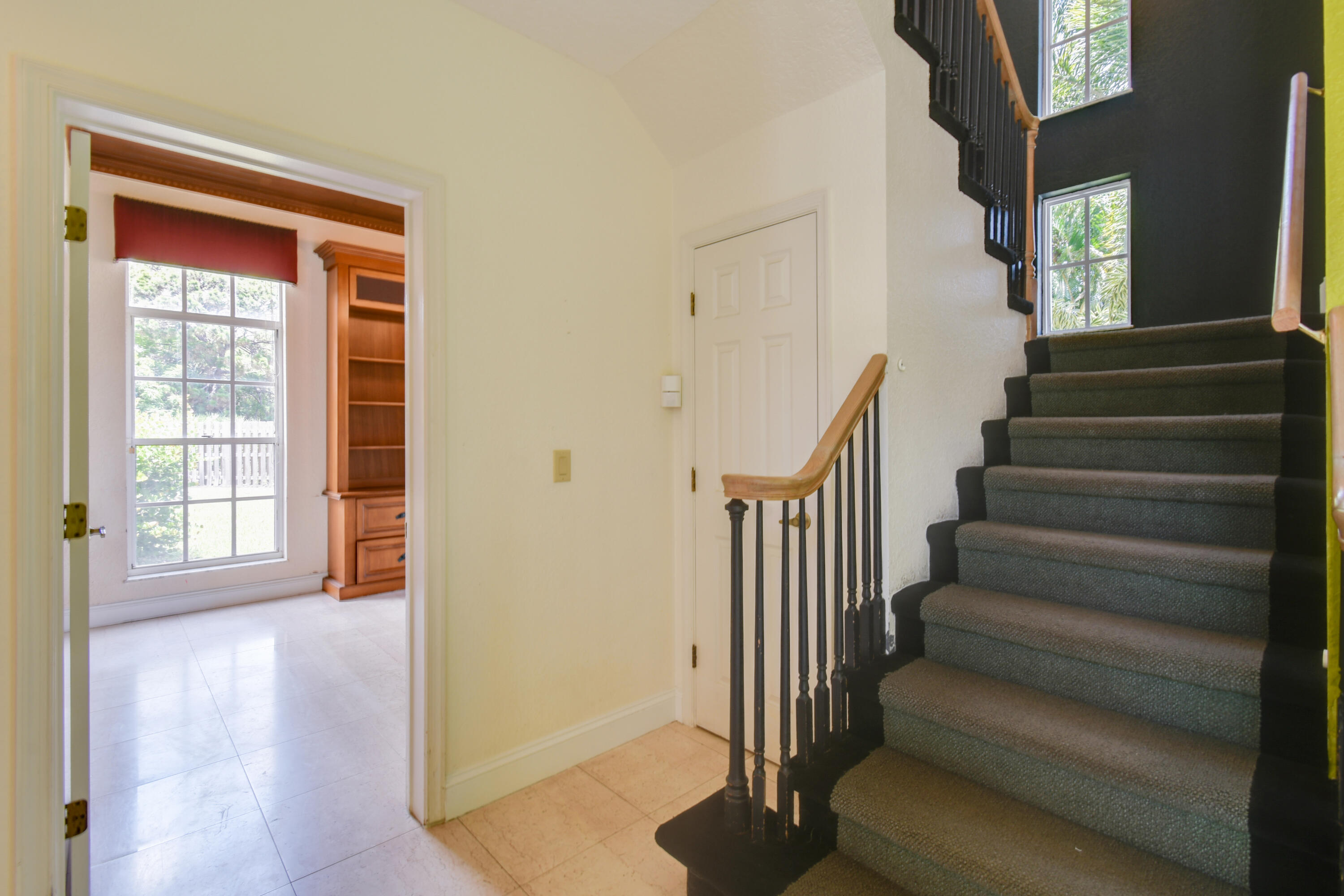 CRYSTAL POINTE 1 - Residential