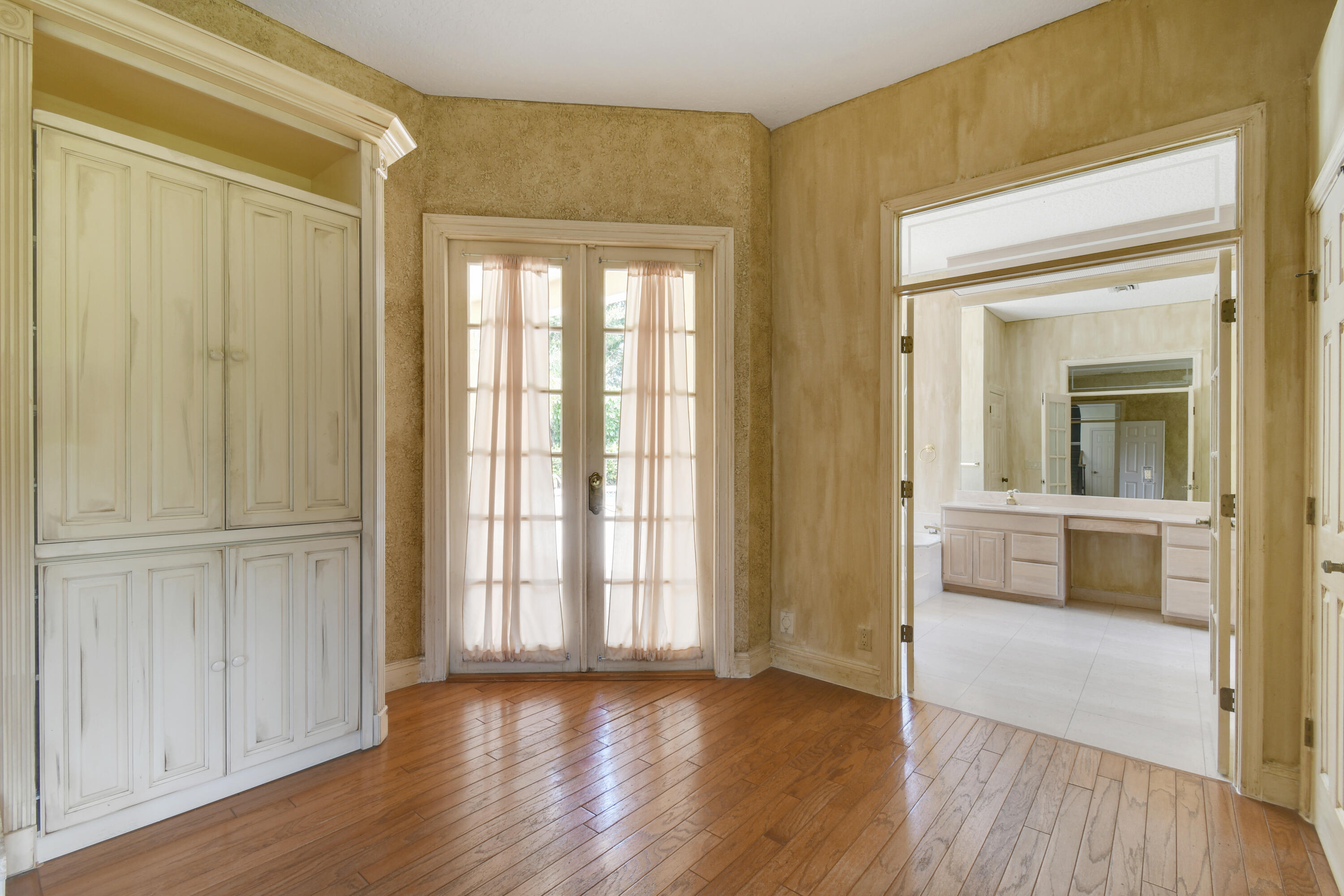 CRYSTAL POINTE 1 - Residential
