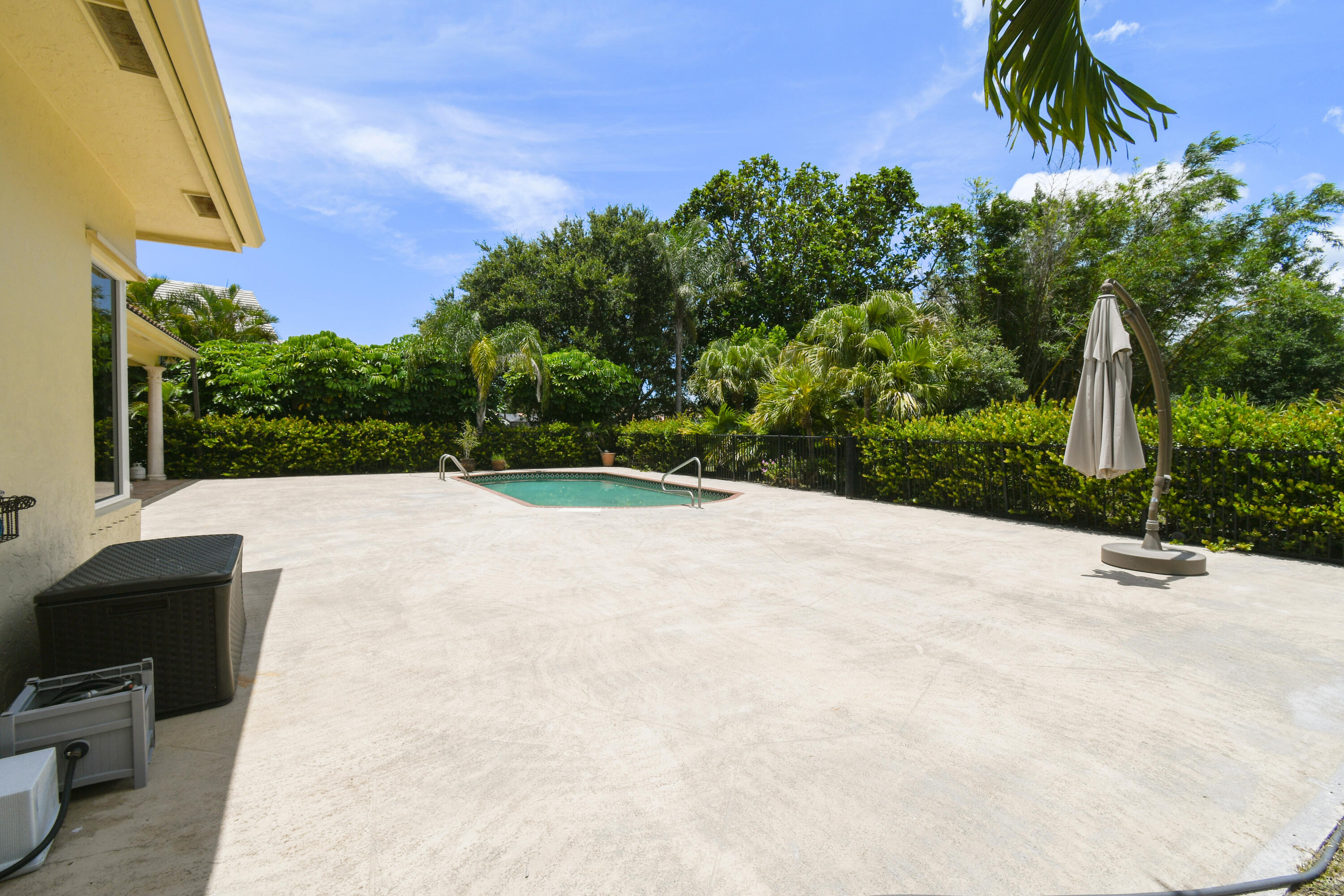 CRYSTAL POINTE 1 - Residential