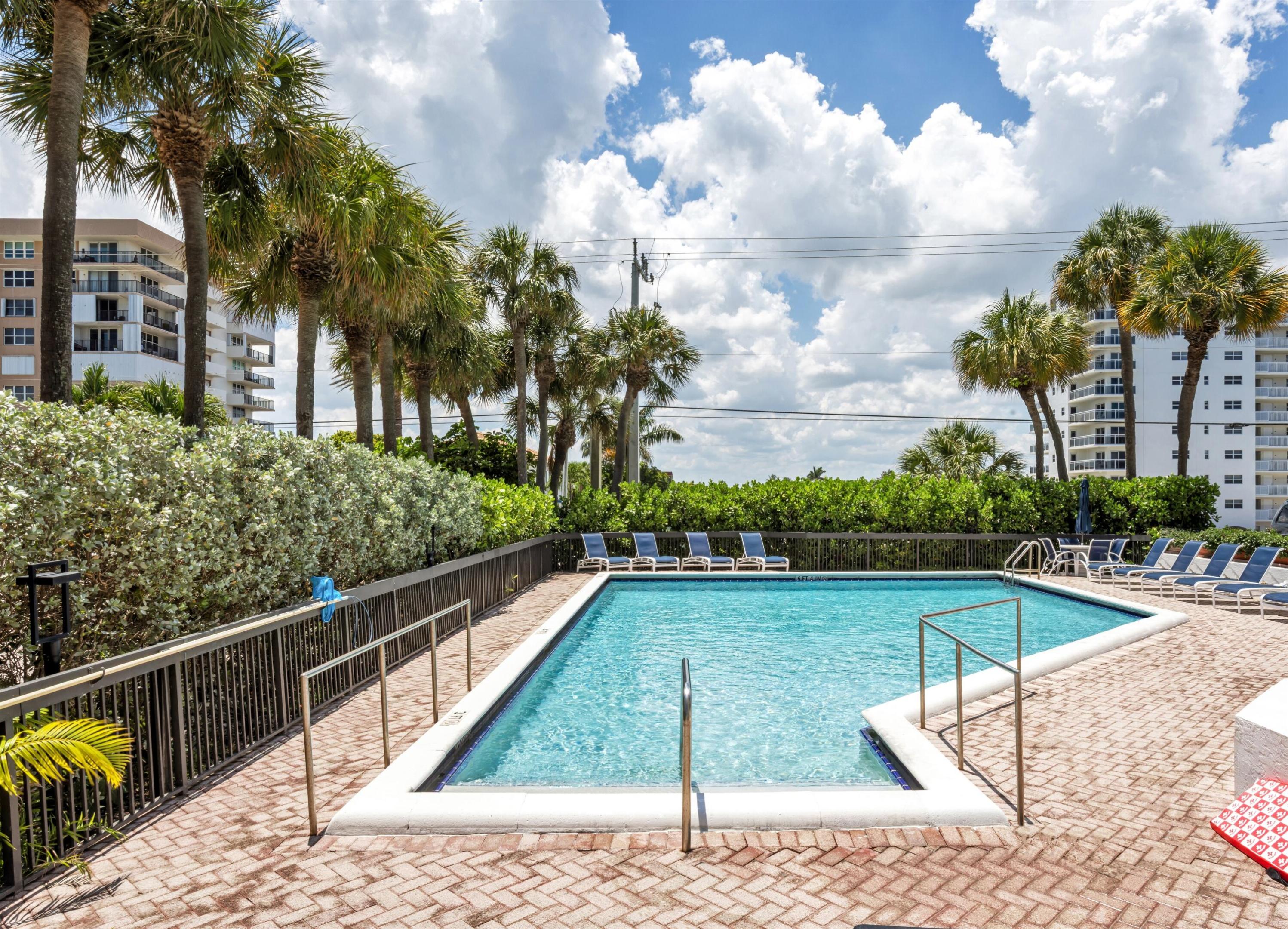 HILLSBORO OCEAN CLUB - Residential