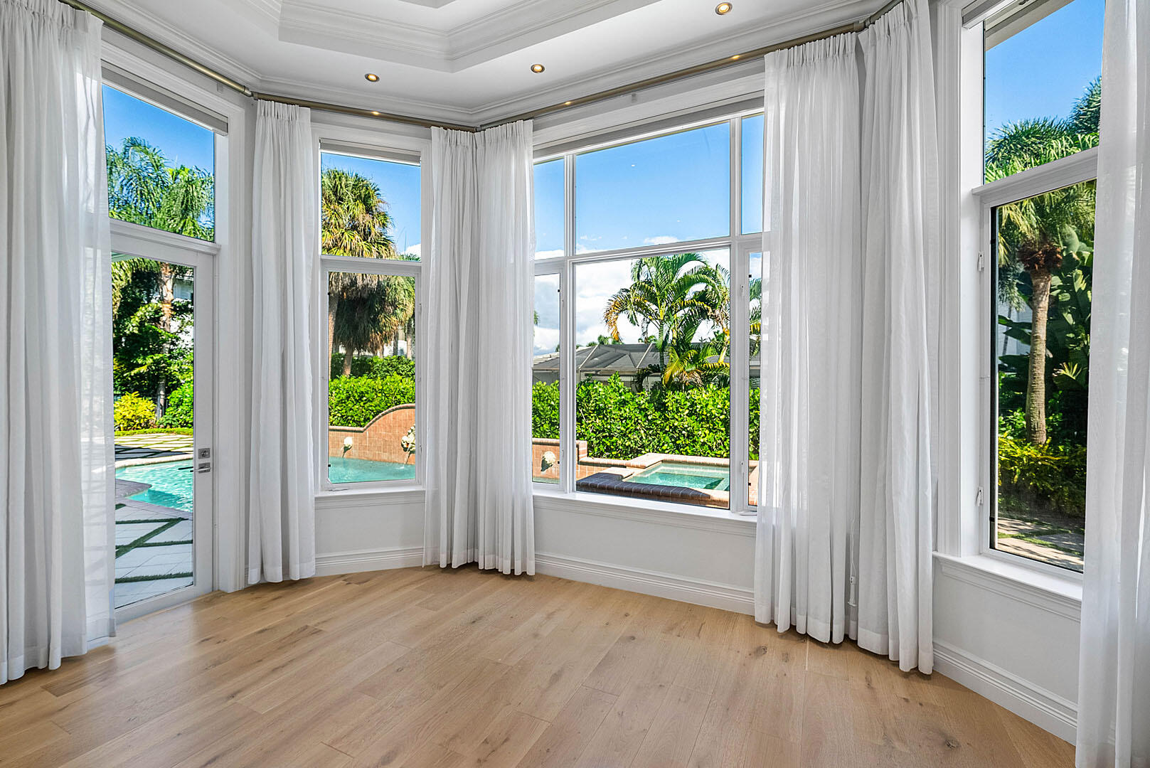 ROYAL PALM YACHT & COUNTRY CLUB - Residential