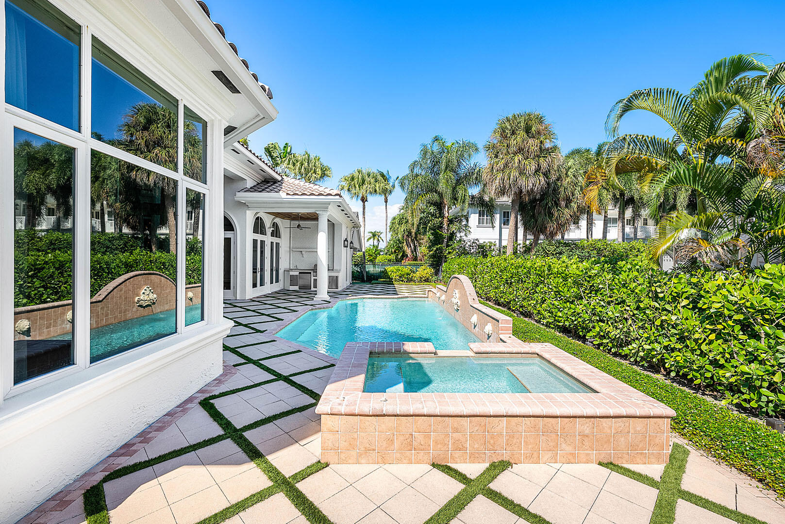ROYAL PALM YACHT & COUNTRY CLUB - Residential