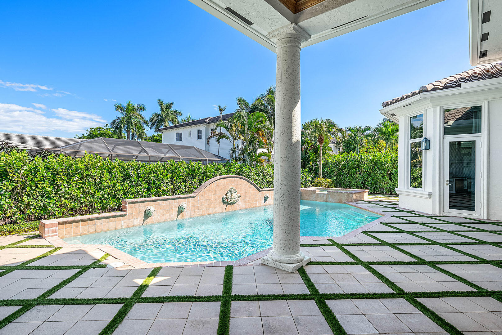 ROYAL PALM YACHT & COUNTRY CLUB - Residential