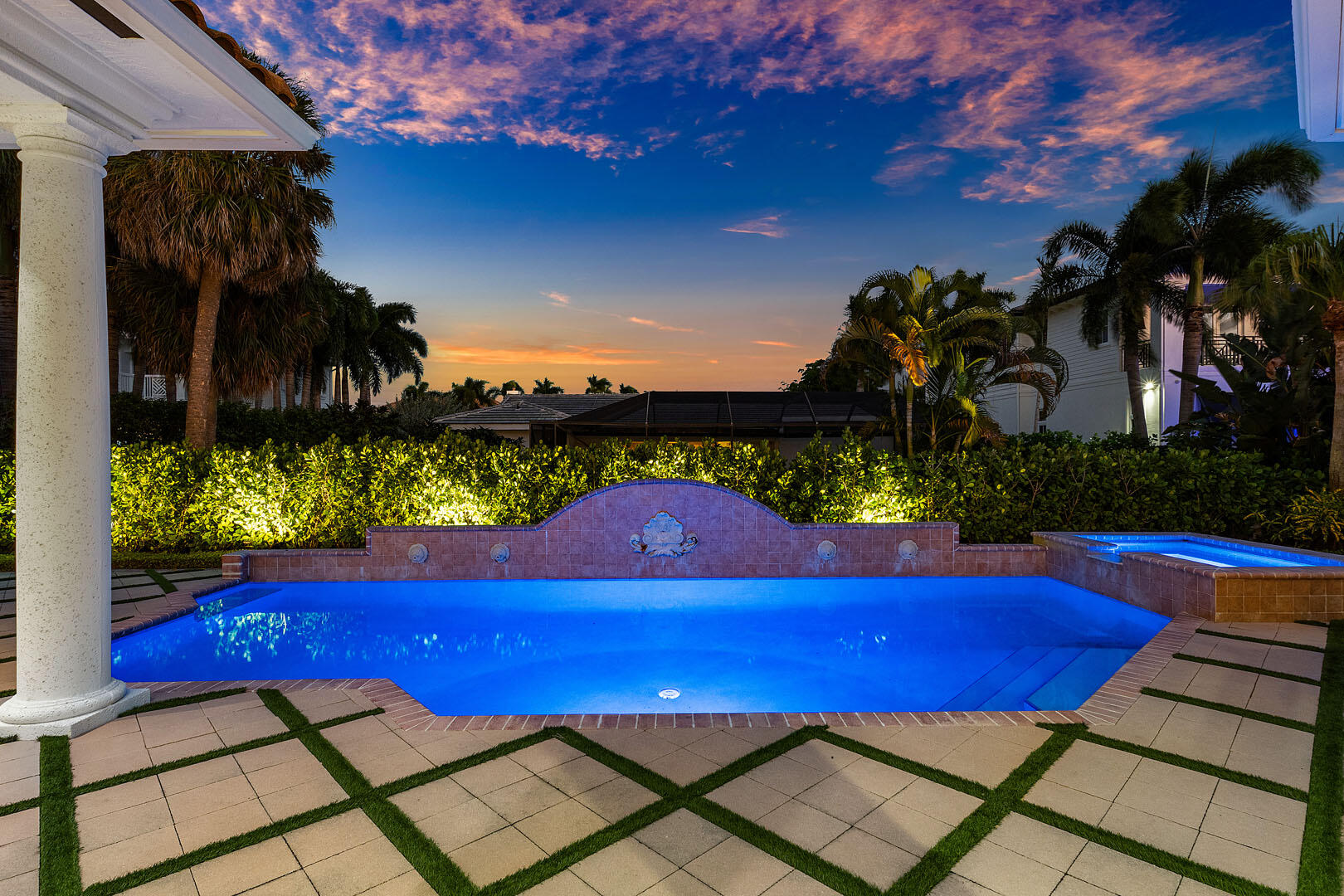 ROYAL PALM YACHT & COUNTRY CLUB - Residential
