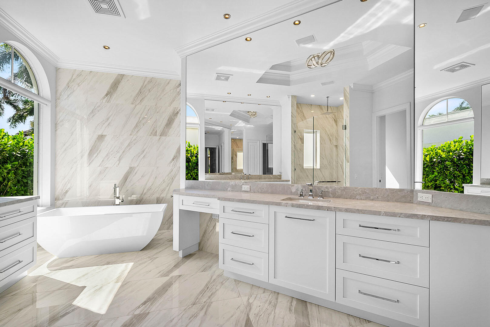 ROYAL PALM YACHT & COUNTRY CLUB - Residential