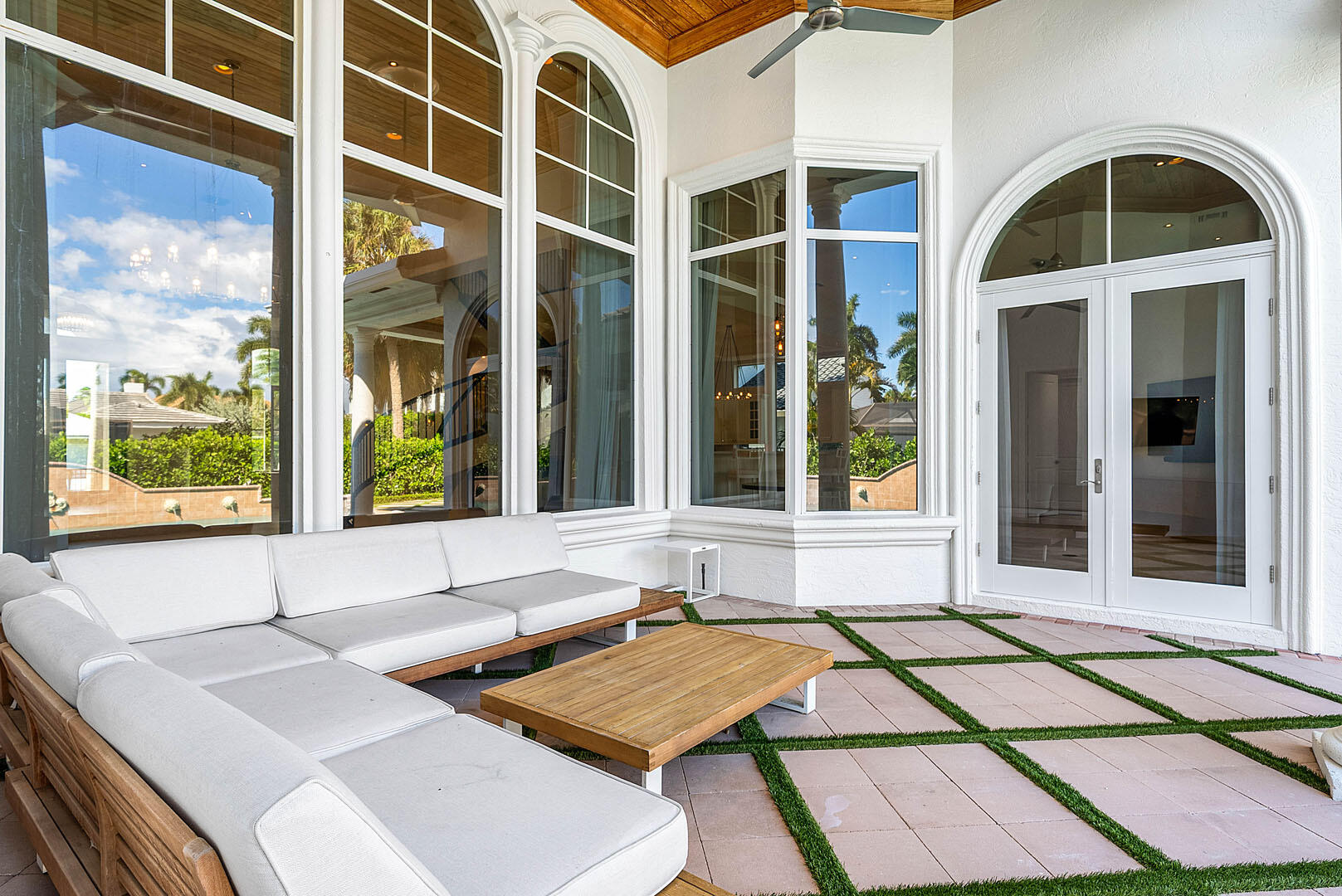 ROYAL PALM YACHT & COUNTRY CLUB - Residential