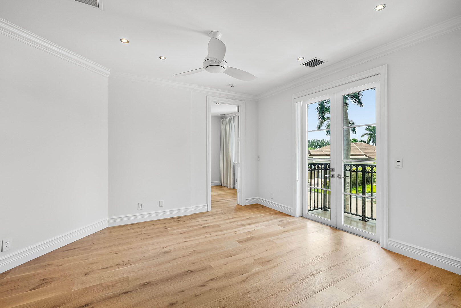 ROYAL PALM YACHT & COUNTRY CLUB - Residential
