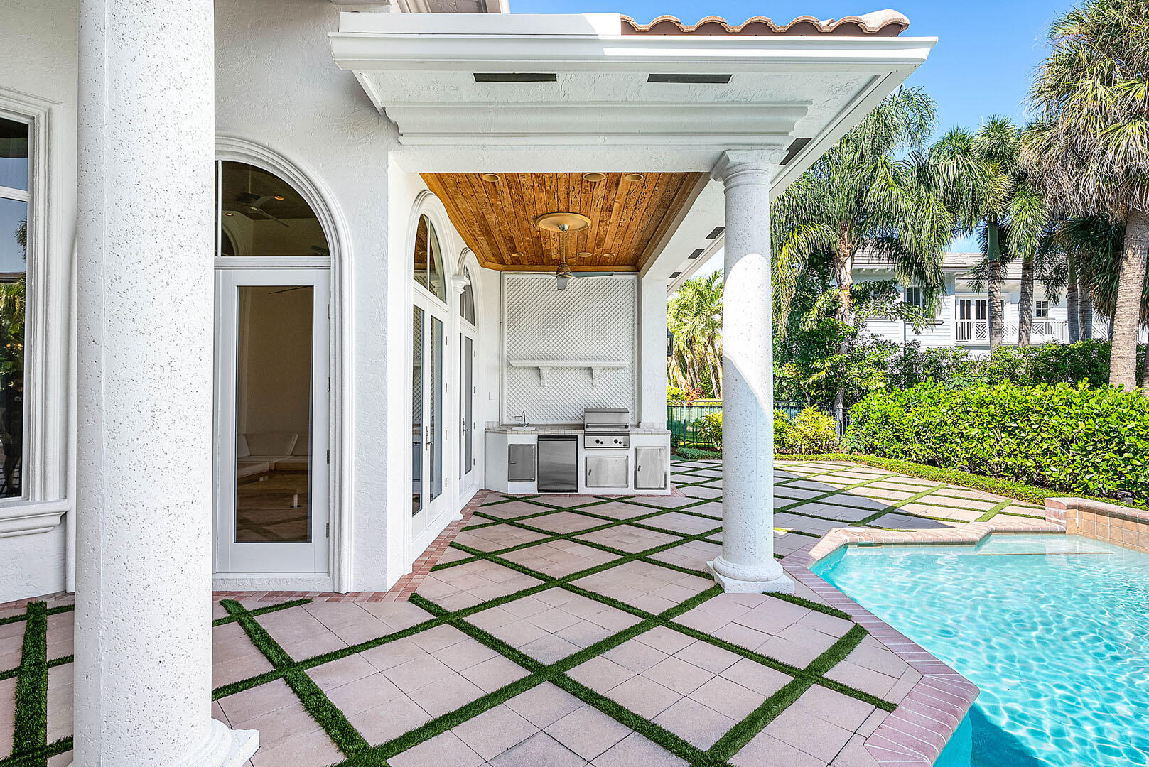 ROYAL PALM YACHT & COUNTRY CLUB - Residential