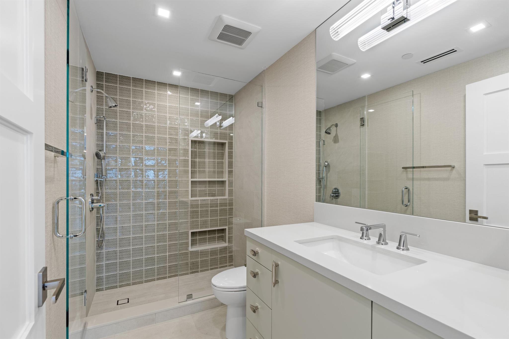 LUXURIA CONDO - Residential
