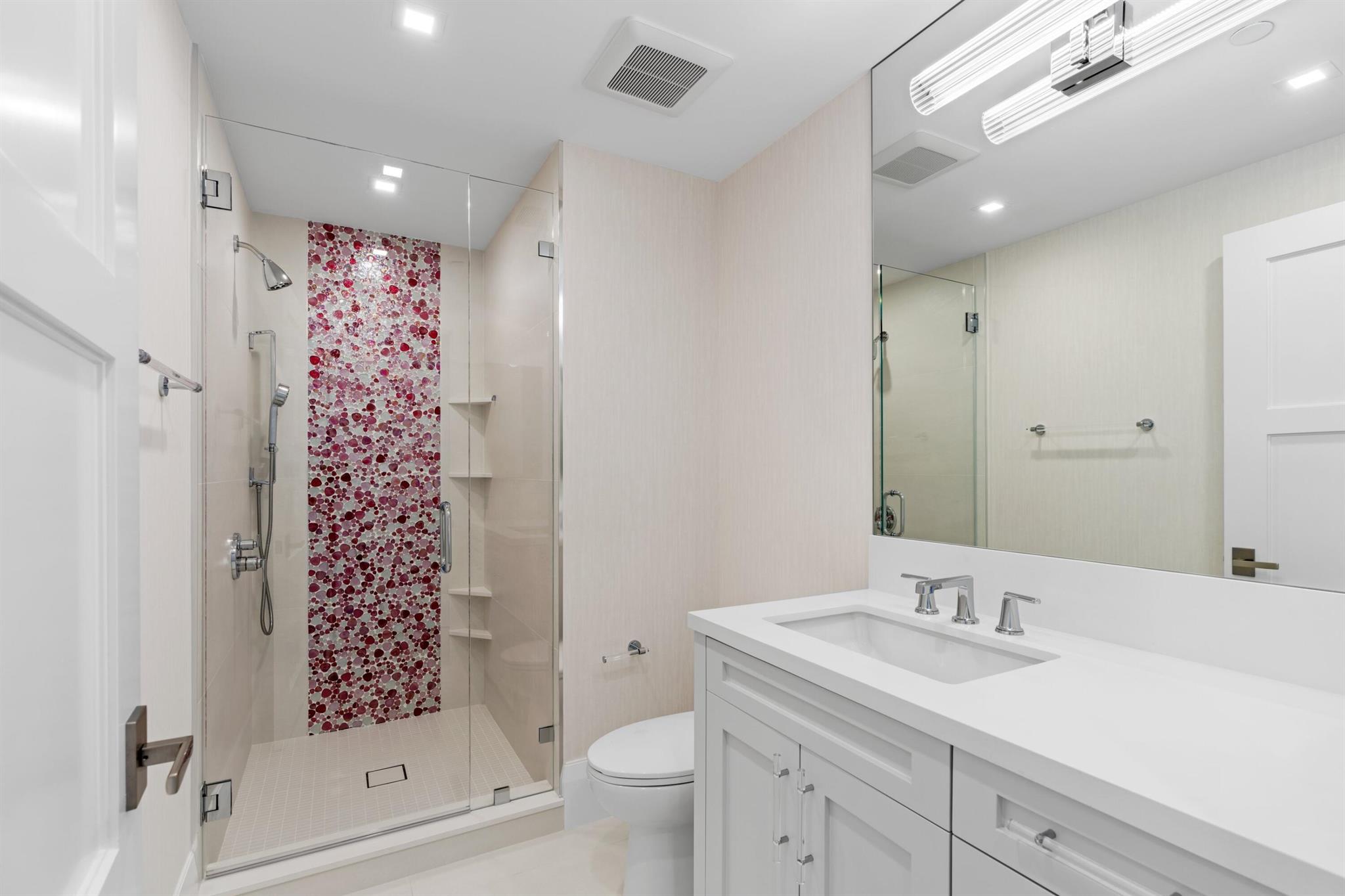 LUXURIA CONDO - Residential