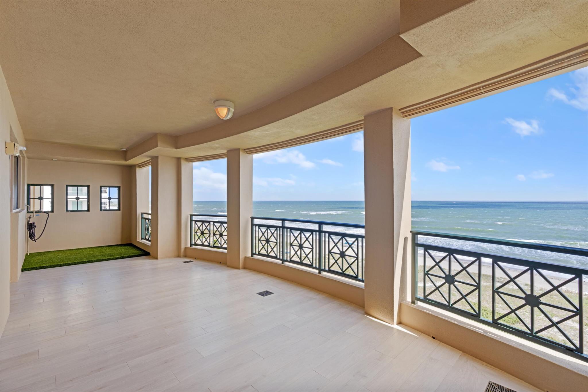 LUXURIA CONDO - Residential