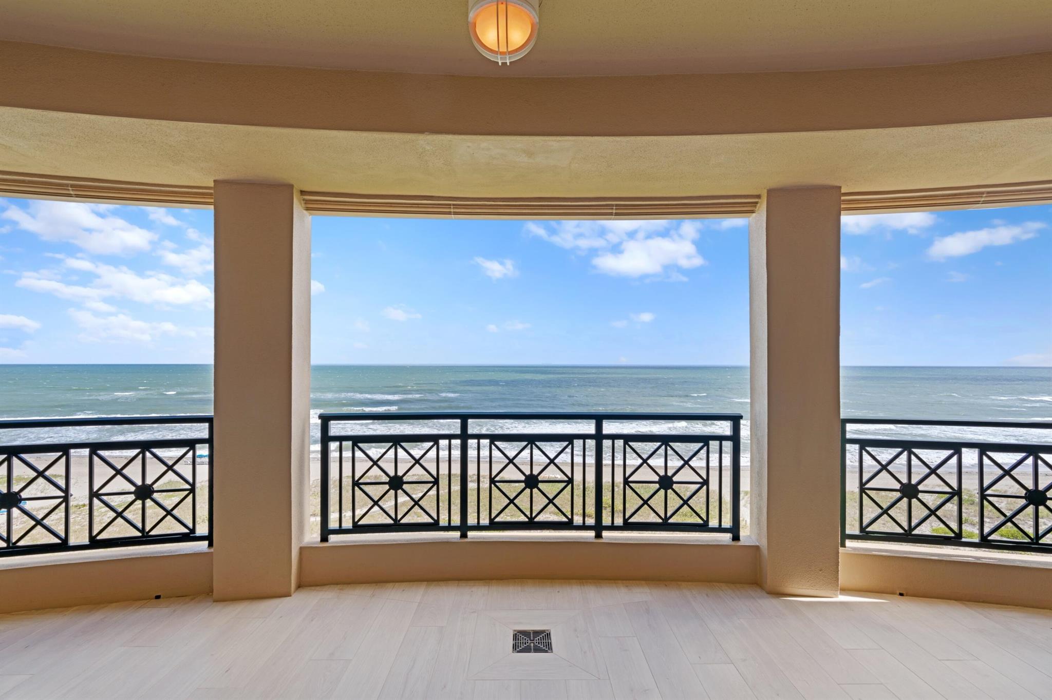 LUXURIA CONDO - Residential