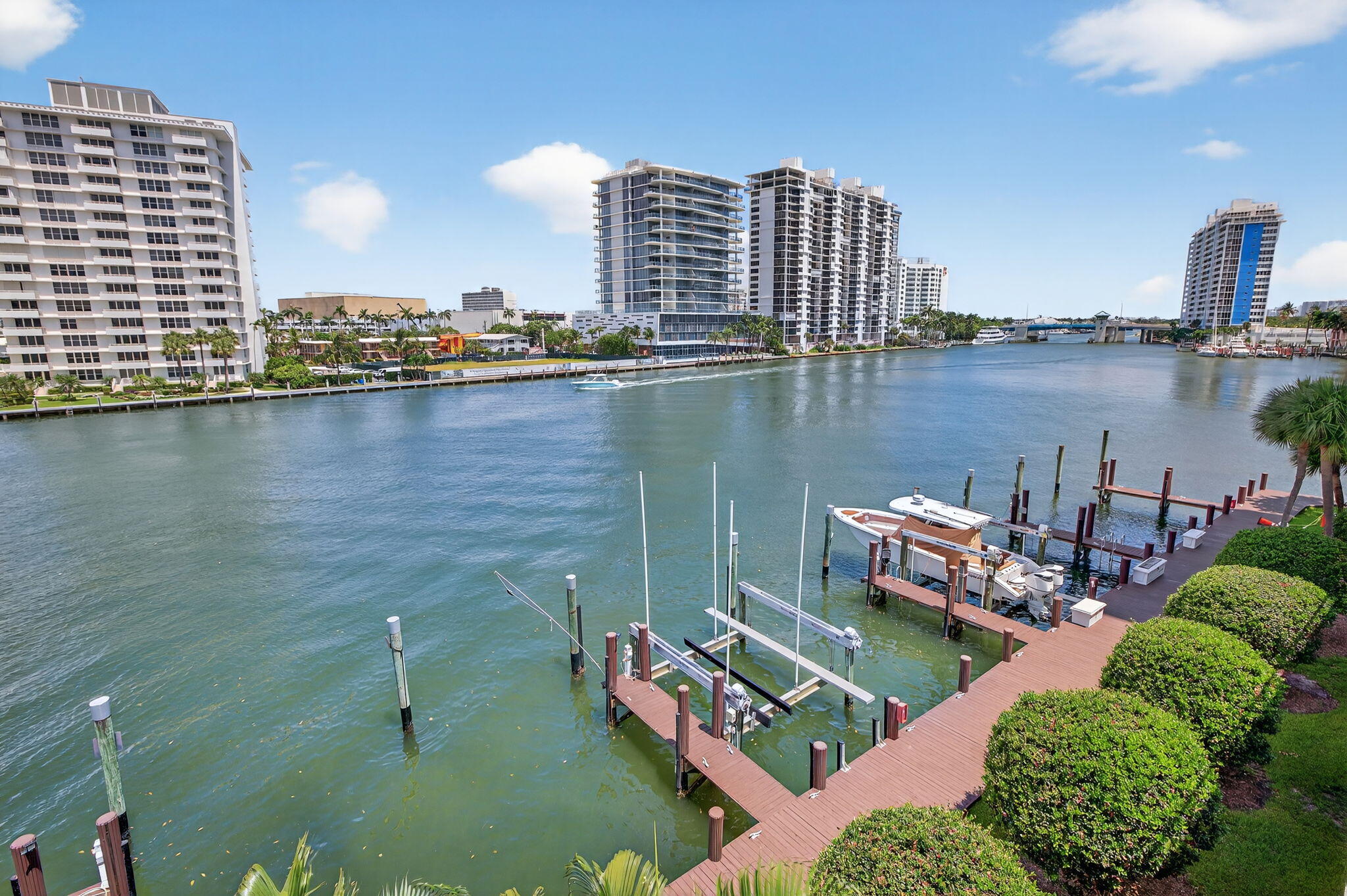 AMERICAS ON THE PARK CONDO - Residential