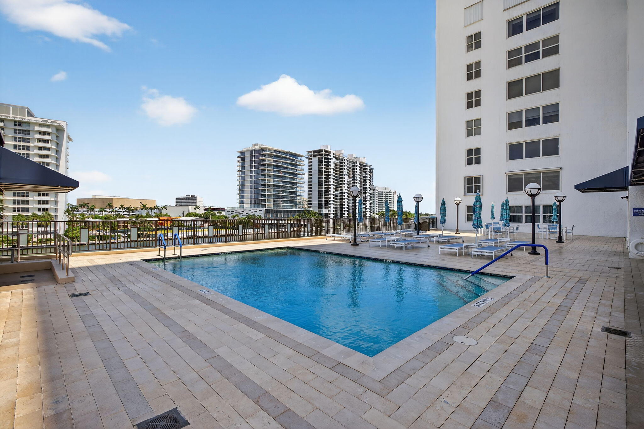 AMERICAS ON THE PARK CONDO - Residential