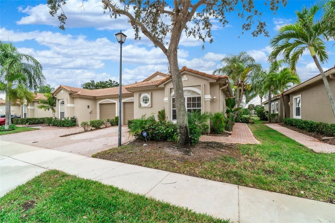 Mizner Pointe - Residential