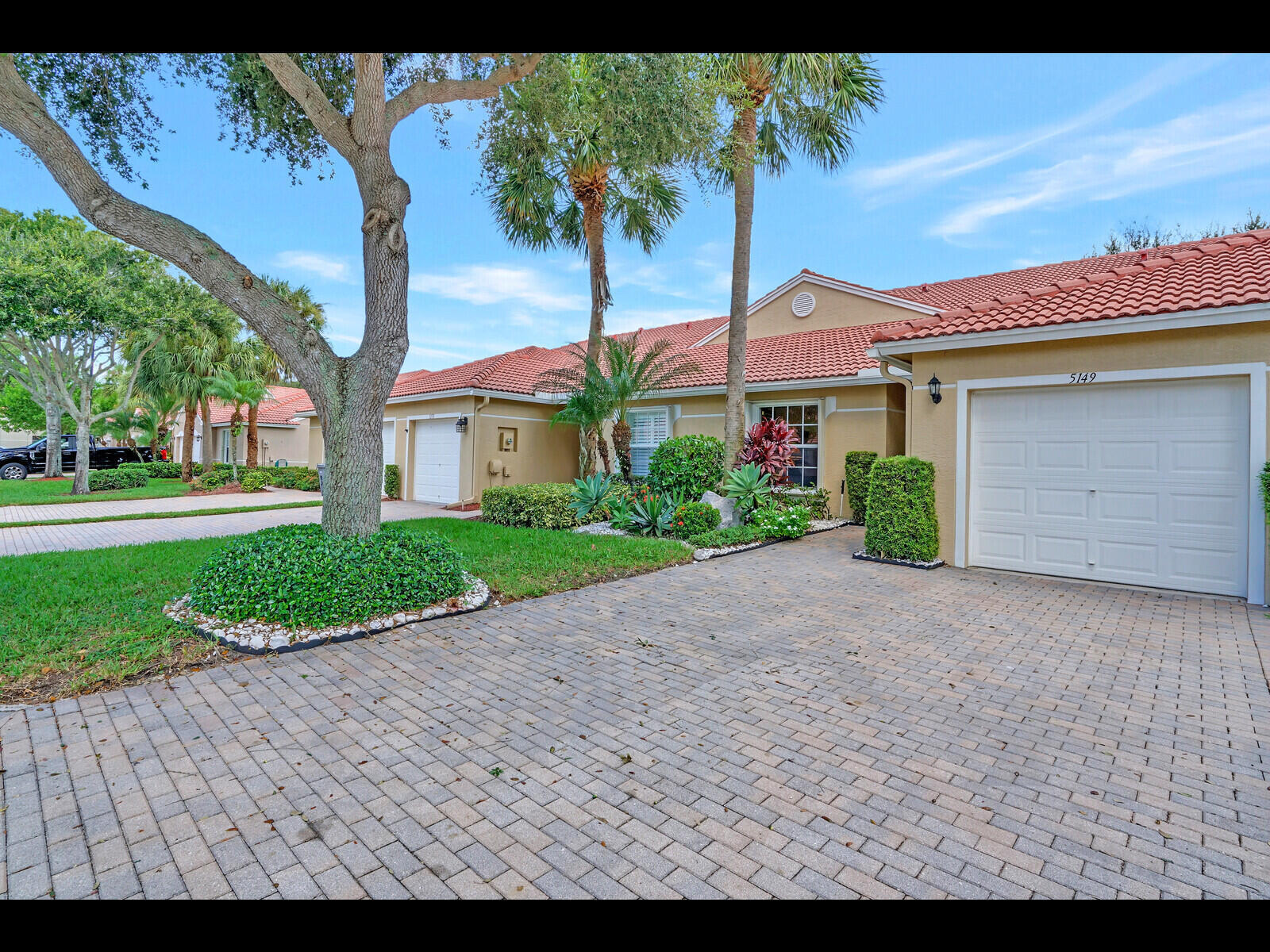 LOCATION! LAYOUT! LIFESTYLE! THIS BEAUTIFUL VILLA HAS IT ALL. EAST LOCATION NEAR ALL BEACHES. OPEN FLOOR PLAN LAYOUT. ACTIVE LIFESTYLE WITH PLENTY AMENITIES TO KEEP YOU BUSY ALL DAY & NIGHT. THIS VILLA DOES NOT FACE ANOTHER HOME. PERFECT MID BLOCK LOT. BEST EXPOSURE. PLENTY OF ENDLESS GARDEN VIEWS. HIGH CEILINGS. 2/2 PLUS A DEN/BEDROOM/OFFICE. SPACIOUS KITCHEN GRANITE COUNTERTOPS. VILLA IS FRESHLY PAINTED, ALL NEW APPLIANCES & NEW A/C. PLANTATION SHUTTERS. LOTS OF STORAGE. LARGE WALK IN CLOSET WITH AN ATTIC IN PRIMARY.EXTENDED BIRDCAGE SCREENED IN PATIO WITH LUSH LANDSCAPING. LOOK NO FURTHER THIS VILLA IS A GEM. TUSCANY BAY IS A 55+ PET FRIENDLY ACTIVE COMMUNITY. PLENTY OF AMENITIES. CARDS, SHOWS, EVENTS,GYM, EXERCISE CLASSES, SPORTS PARK HAS NEW PICKLEBALL COURTS, TENNIS, BOCCE & MORE.