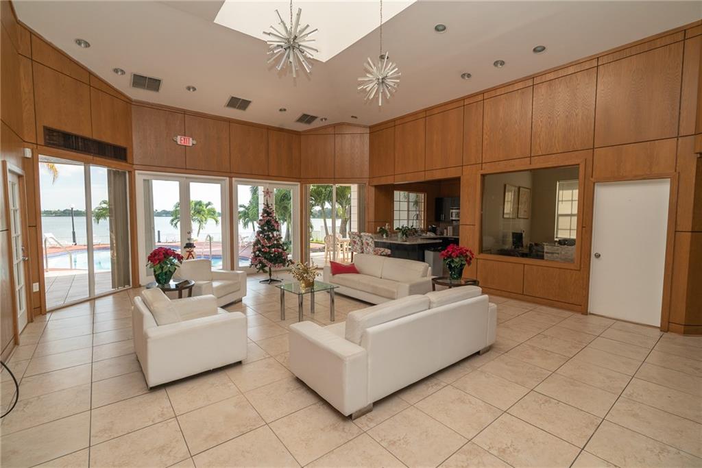 Lakeview Club - Residential