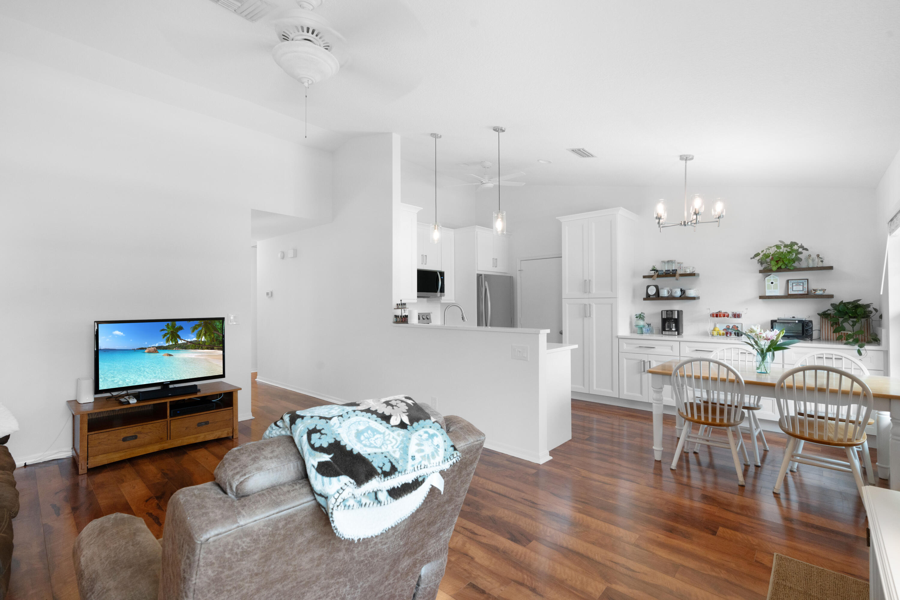 COUNTERPOINT ESTATES 14 - Residential