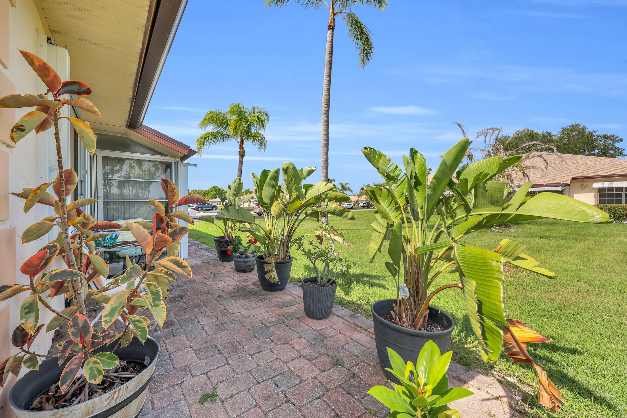 THE GROVE CONDOMINIUM SECTION 1 - Residential
