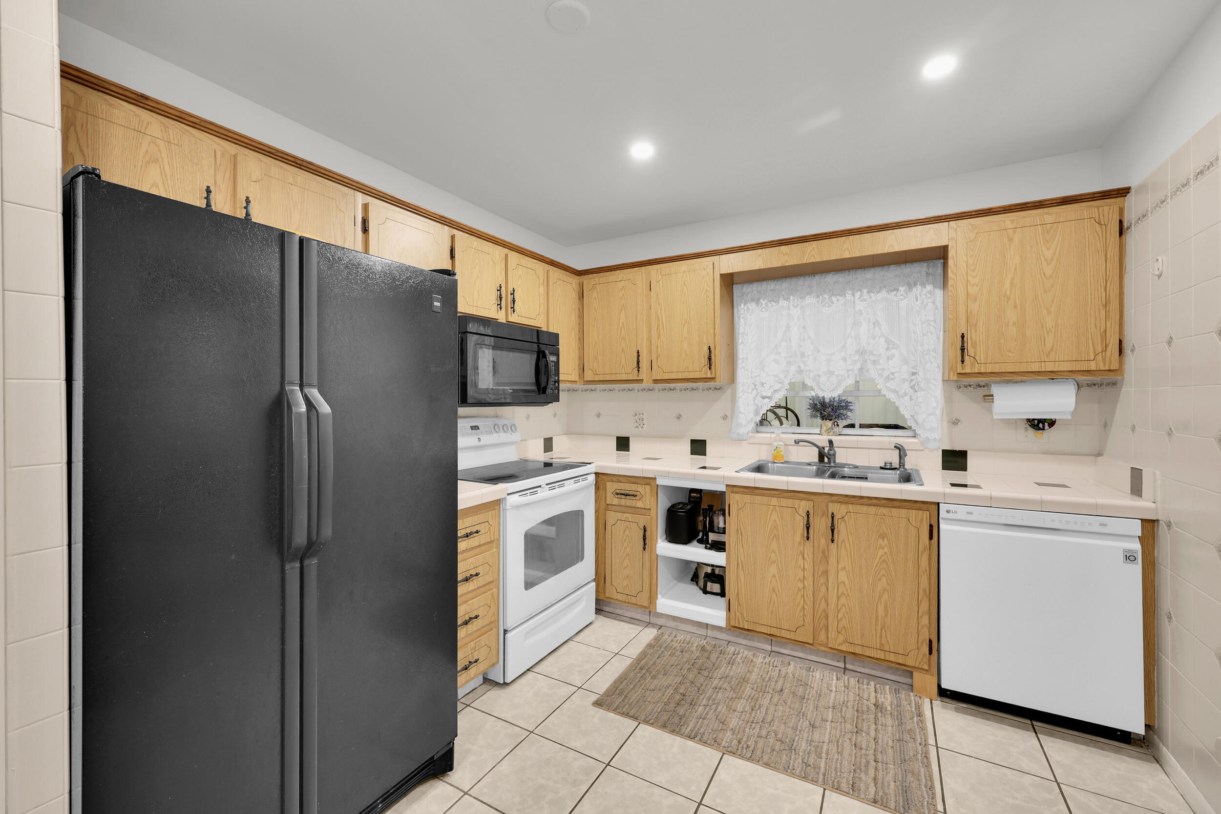THE GROVE CONDOMINIUM SECTION 1 - Residential