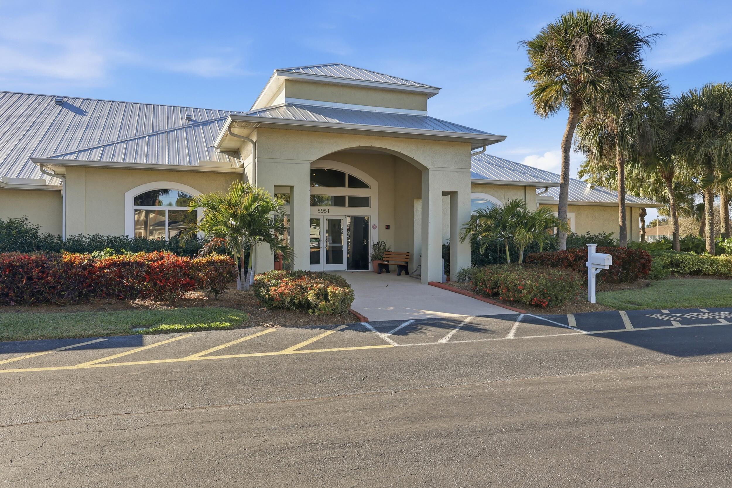 THE GROVE CONDOMINIUM SECTION 1 - Residential