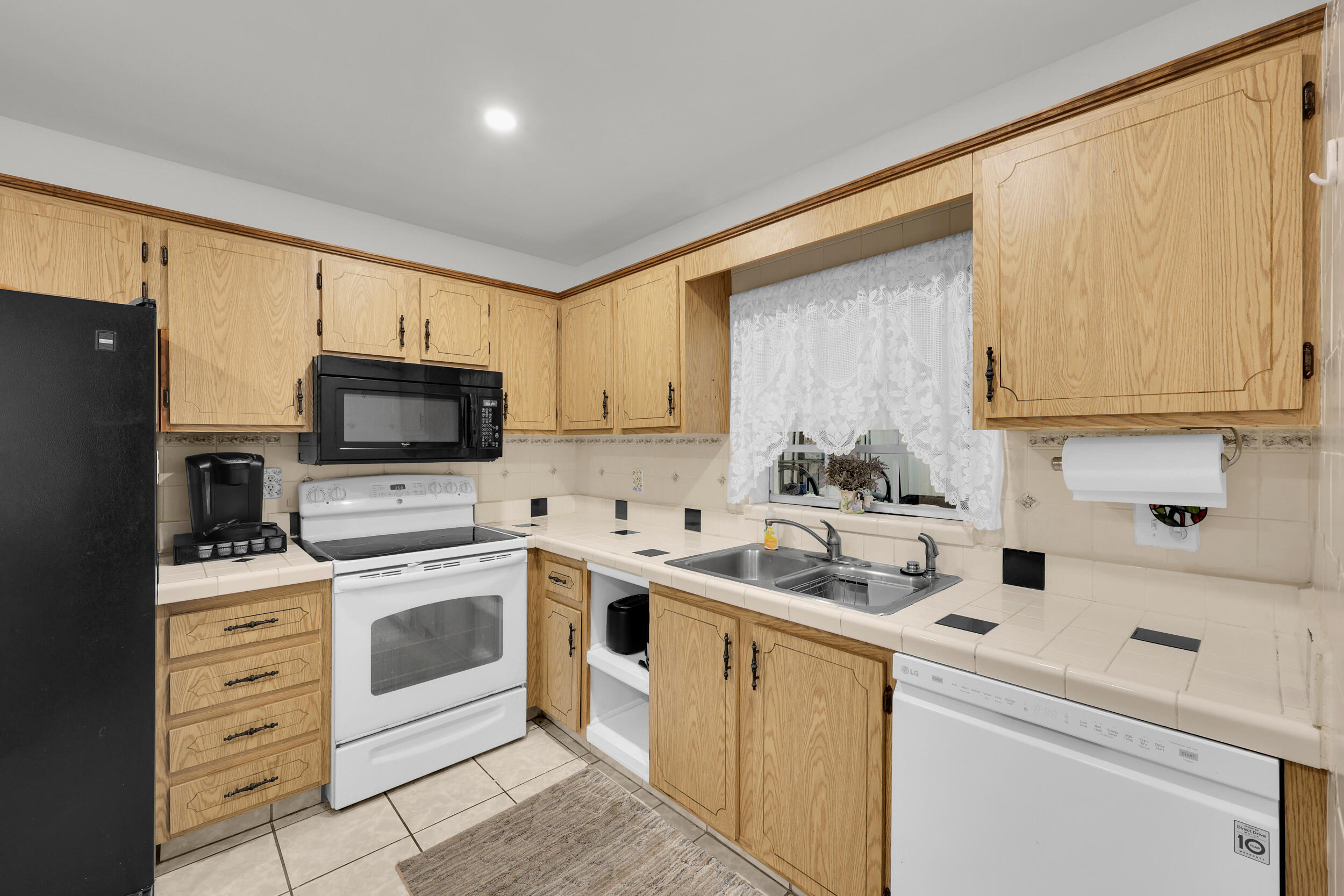 THE GROVE CONDOMINIUM SECTION 1 - Residential