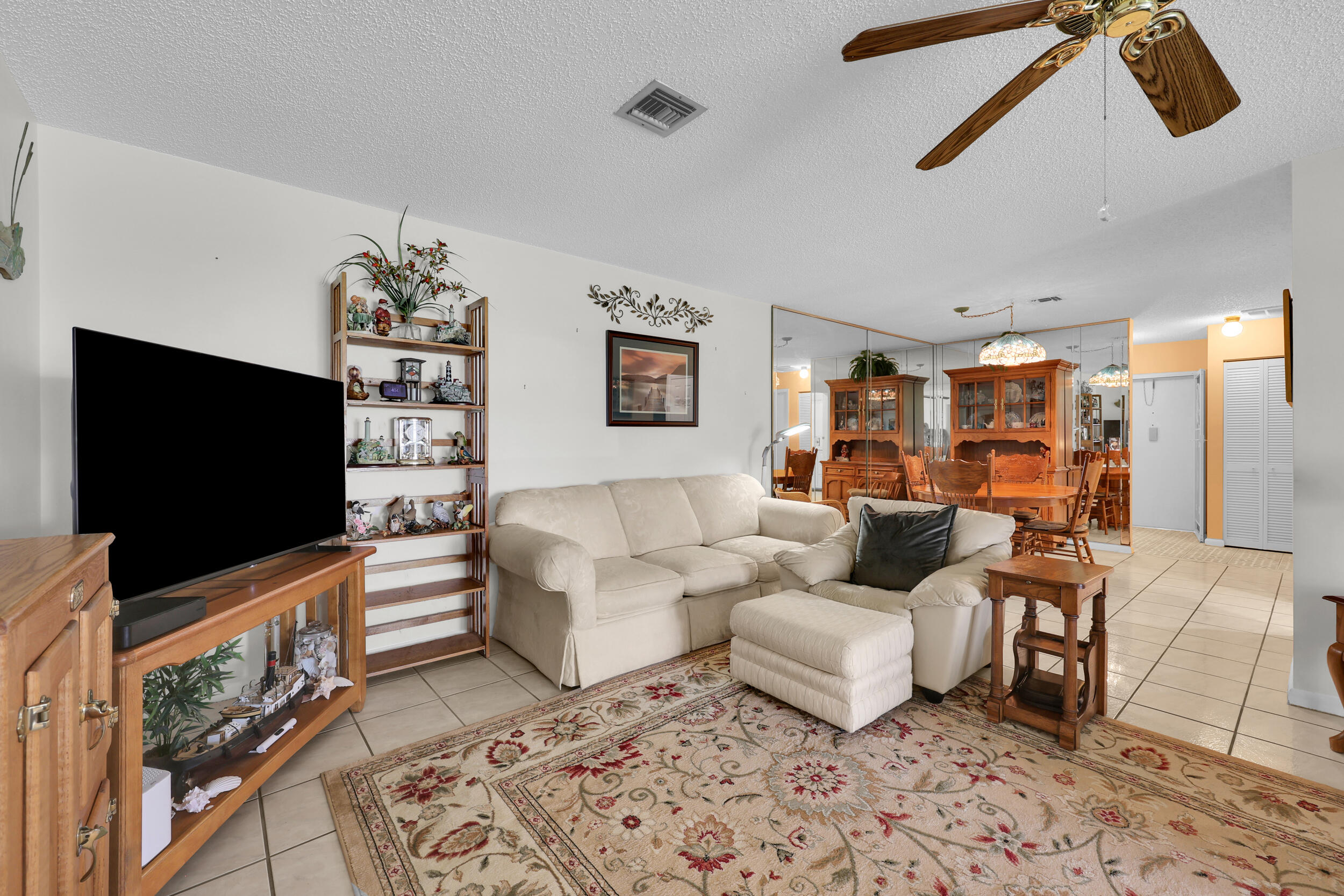 THE GROVE CONDOMINIUM SECTION 1 - Residential