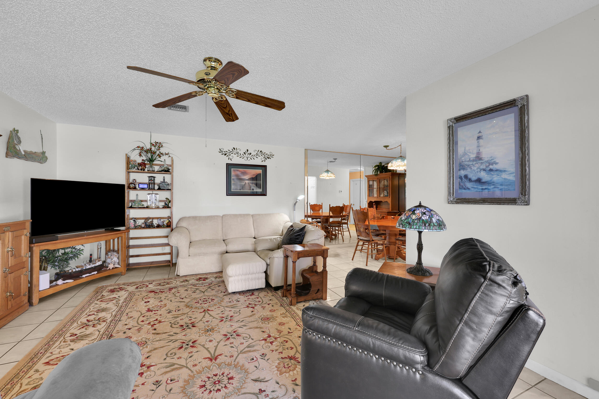 THE GROVE CONDOMINIUM SECTION 1 - Residential