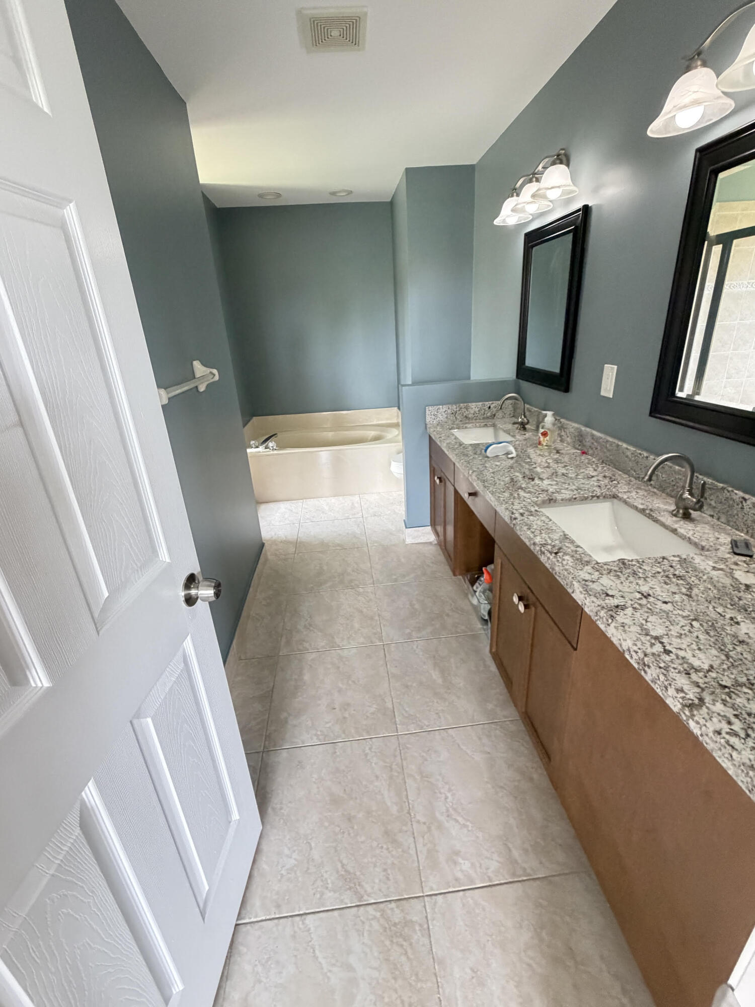 RIVIERA ISLES IV - Residential Lease