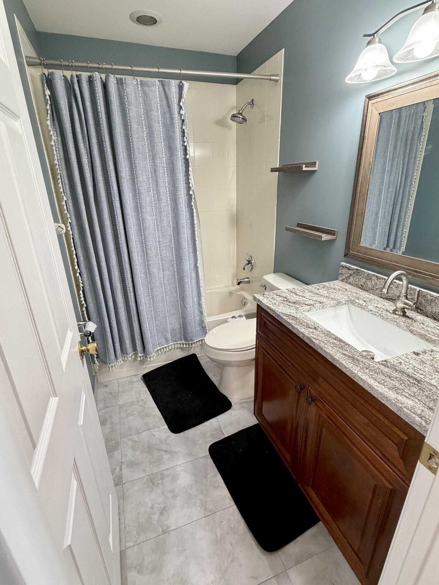 RIVIERA ISLES IV - Residential Lease