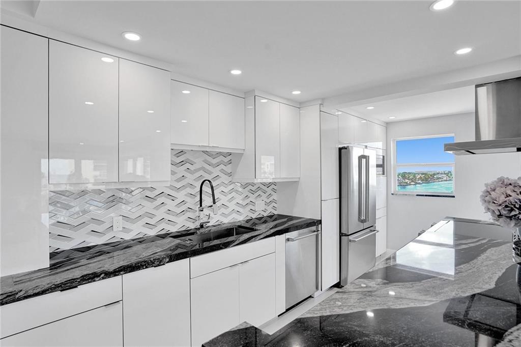 HILLSBORO ISLAND HOUSE - Residential