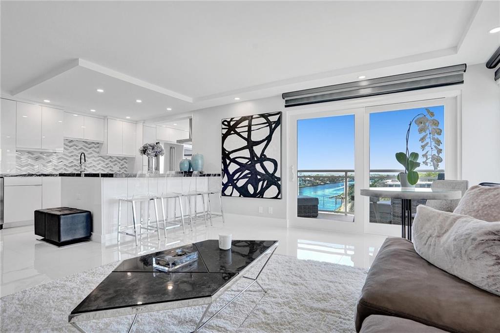 HILLSBORO ISLAND HOUSE - Residential
