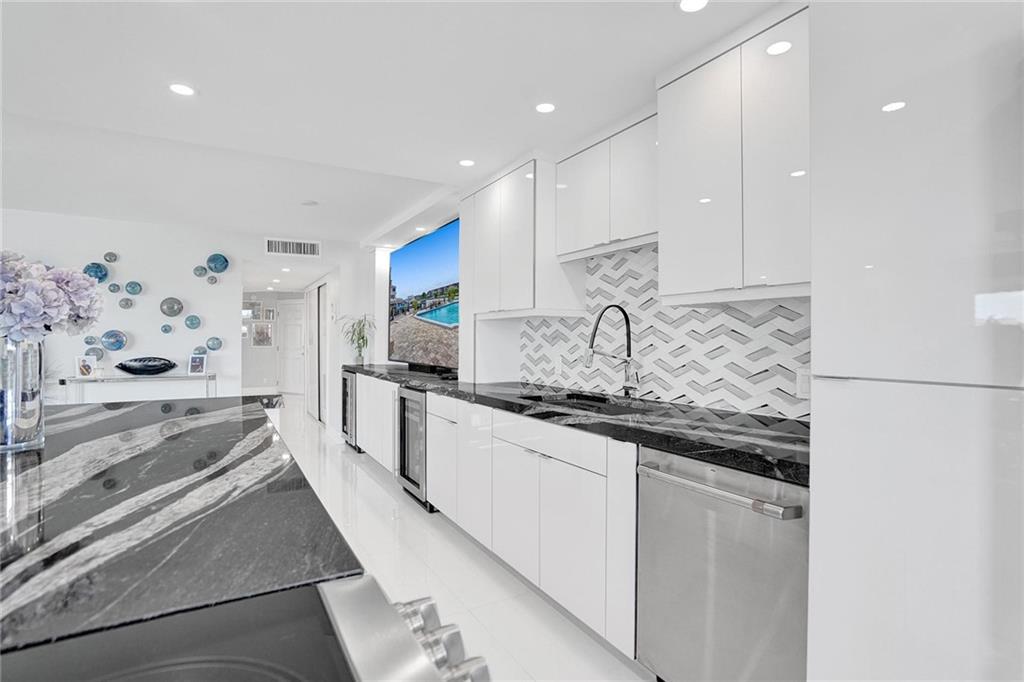 HILLSBORO ISLAND HOUSE - Residential