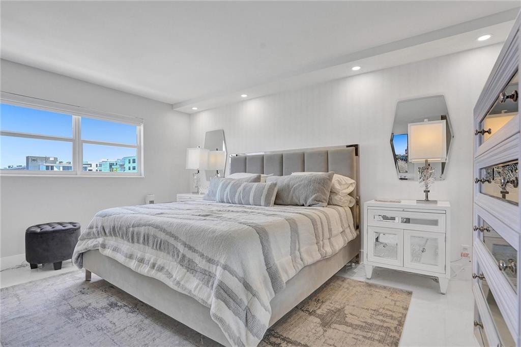 HILLSBORO ISLAND HOUSE - Residential