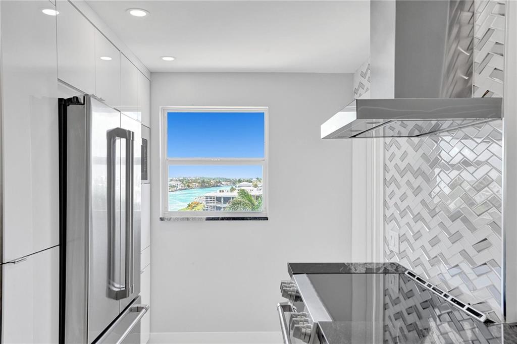 HILLSBORO ISLAND HOUSE - Residential