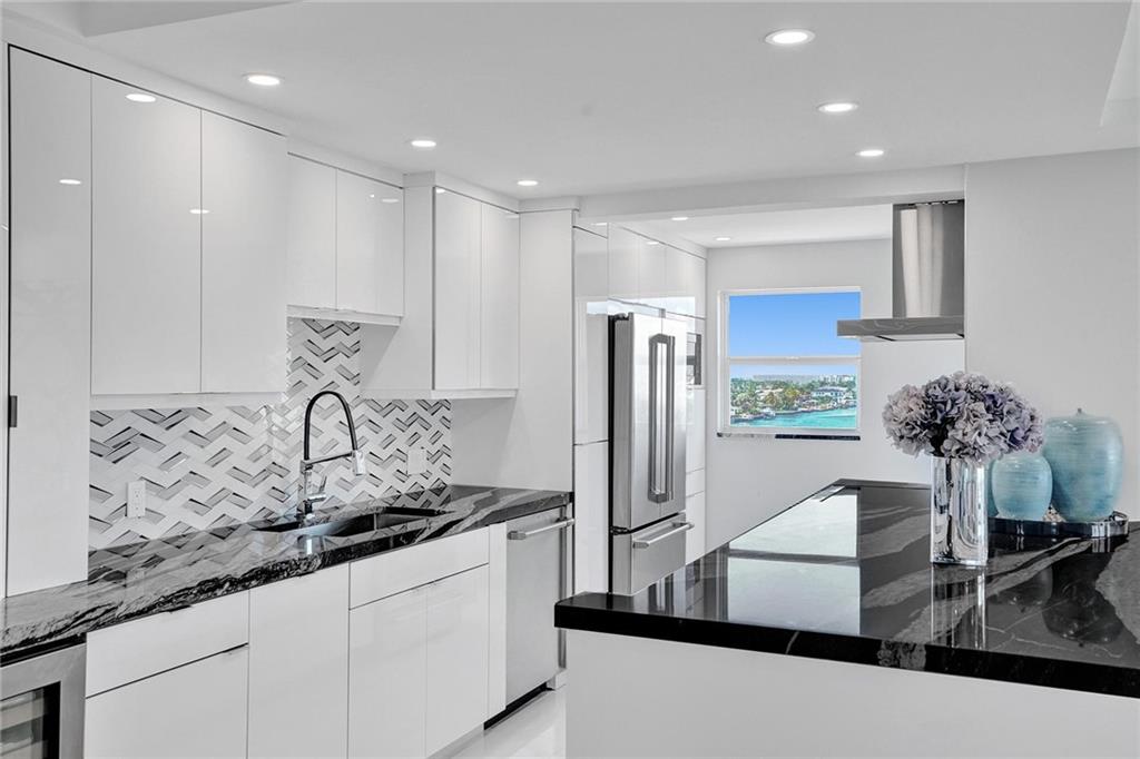 HILLSBORO ISLAND HOUSE - Residential