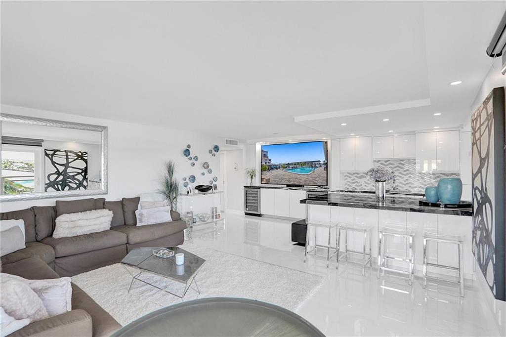 HILLSBORO ISLAND HOUSE - Residential