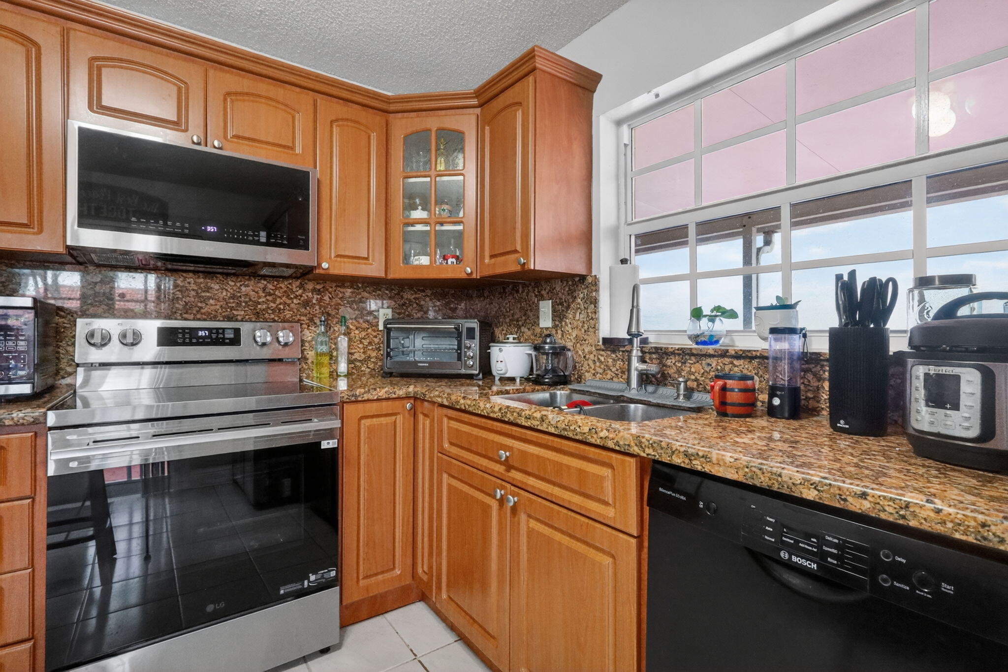 COUNTRY LAKE HOMES 1ST ADDN - Residential
