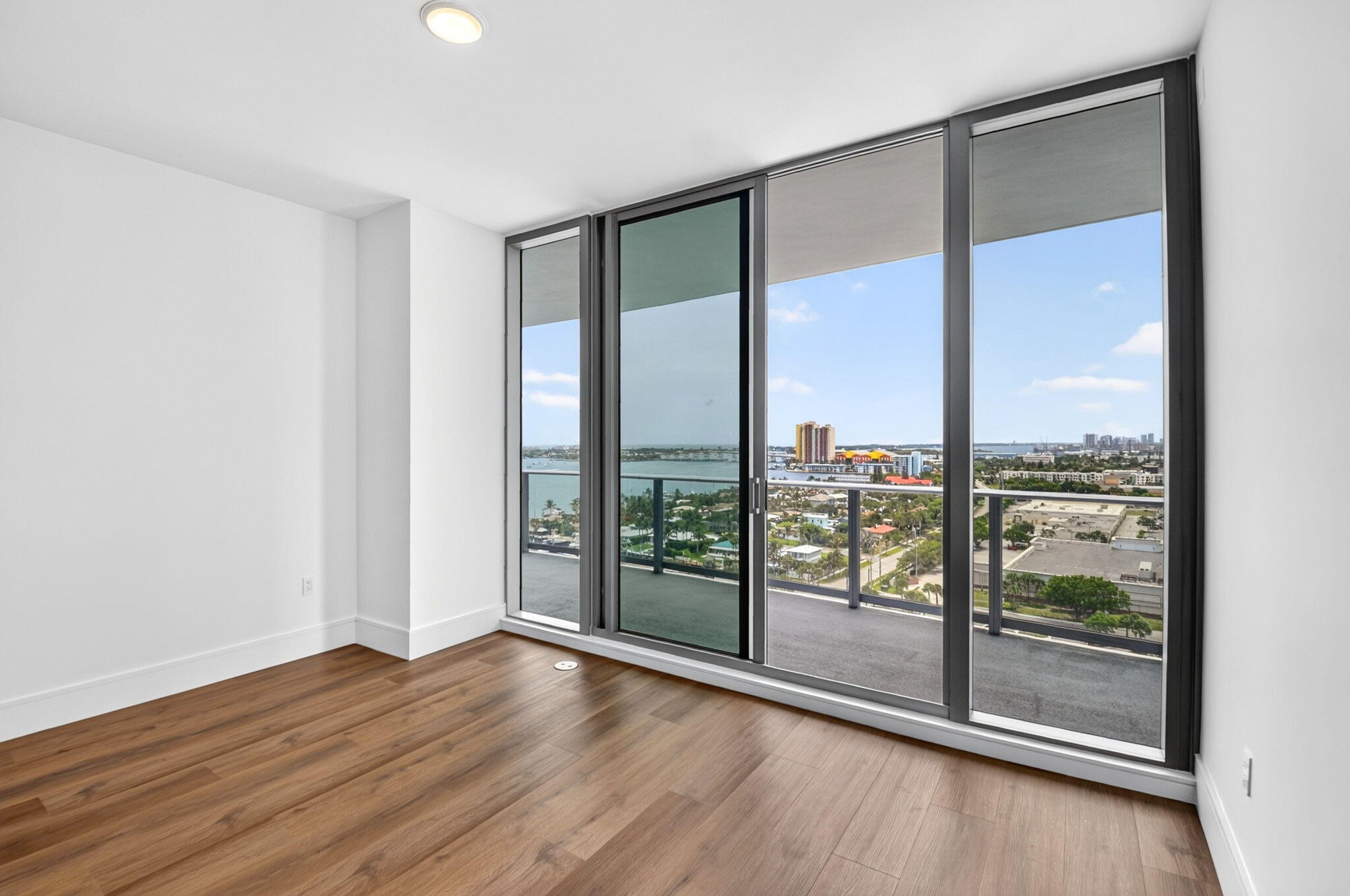 NAUTILUS 220 CONDO - Residential