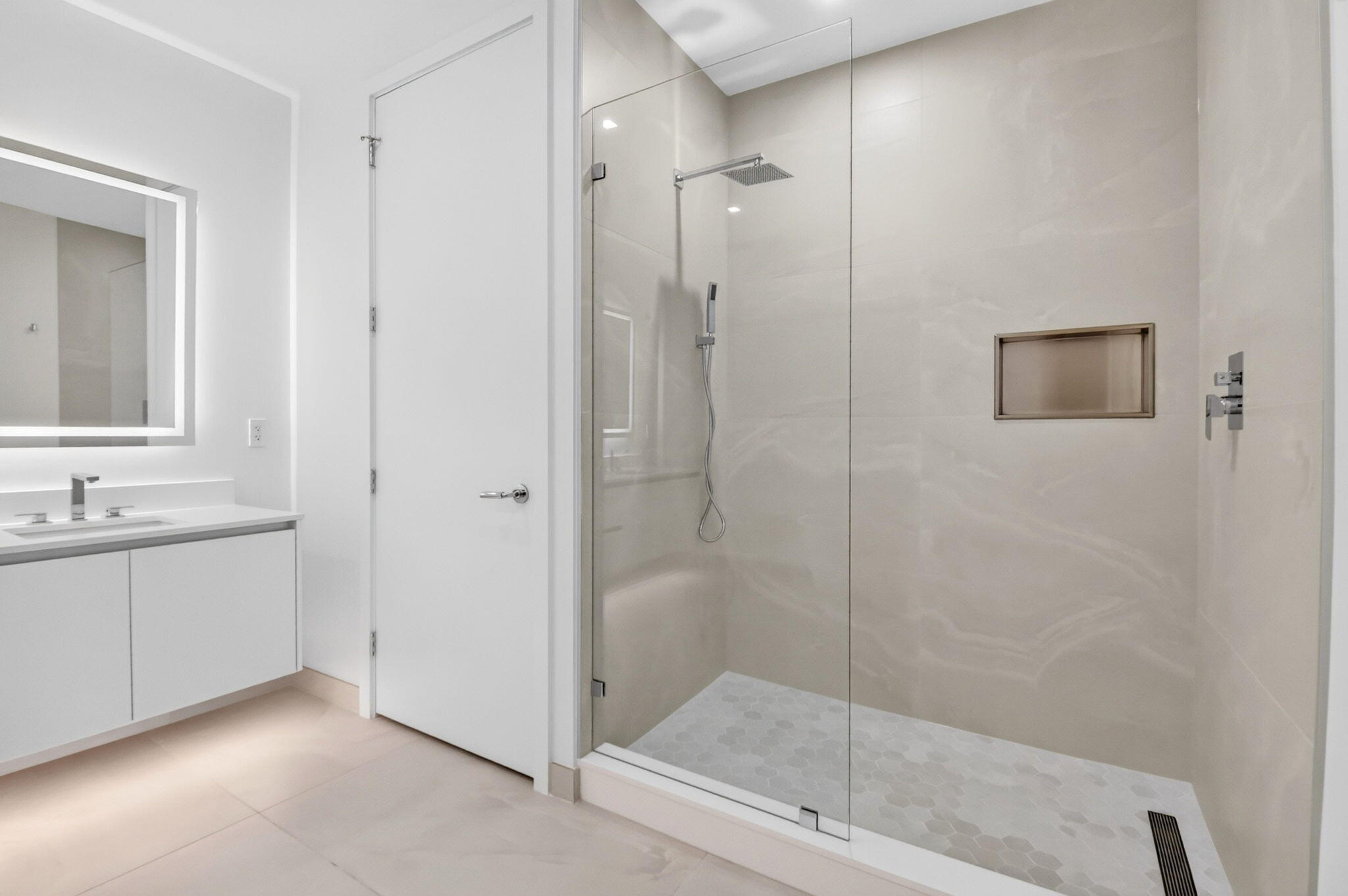 NAUTILUS 220 CONDO - Residential
