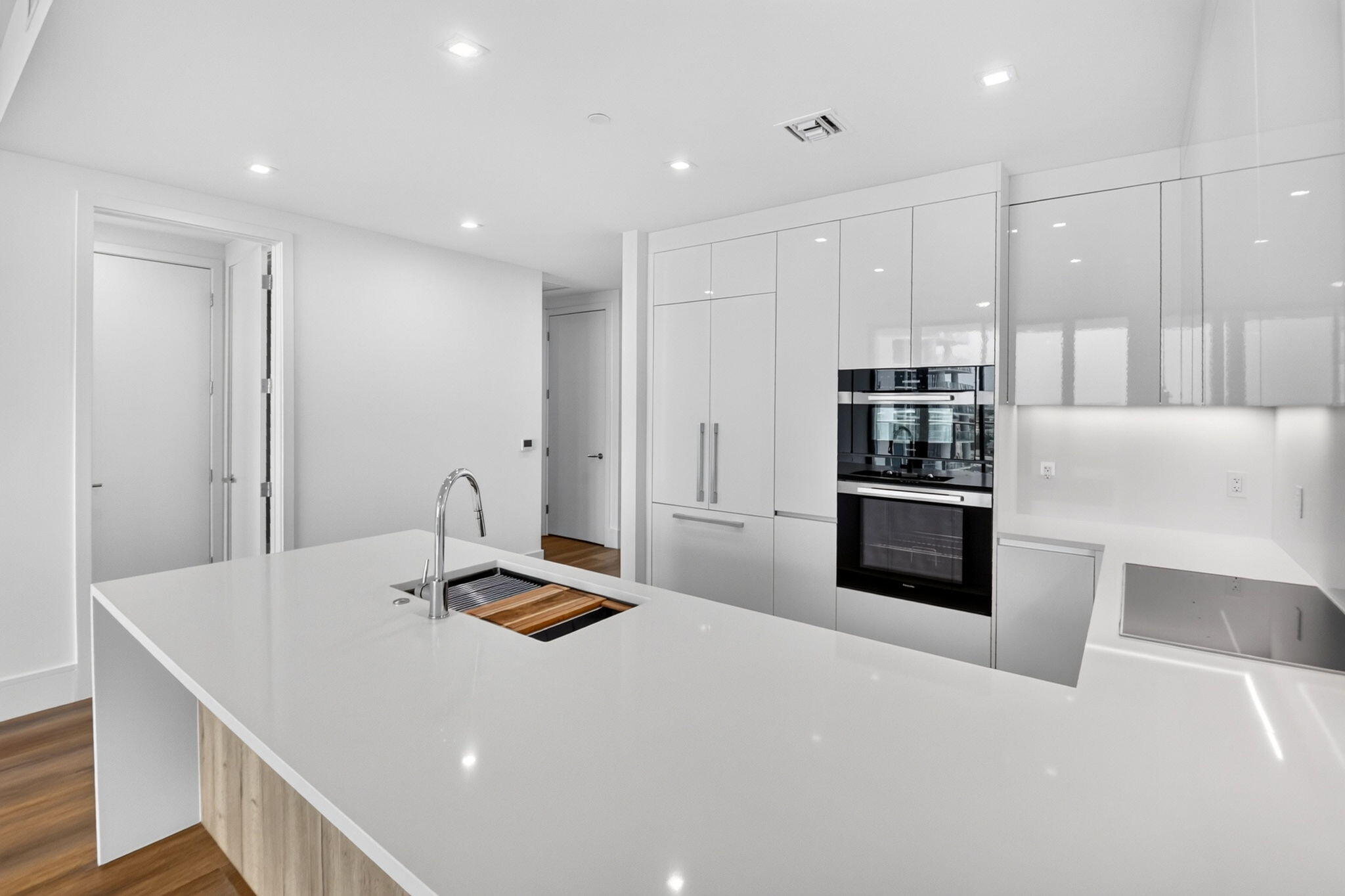 NAUTILUS 220 CONDO - Residential