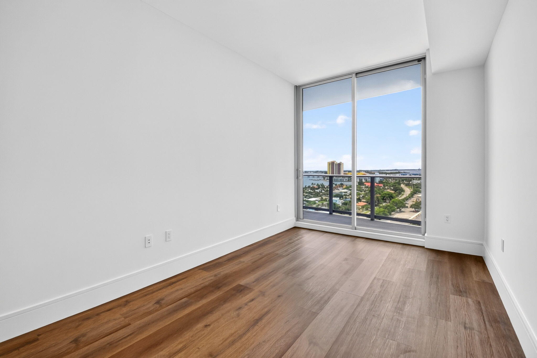 NAUTILUS 220 CONDO - Residential